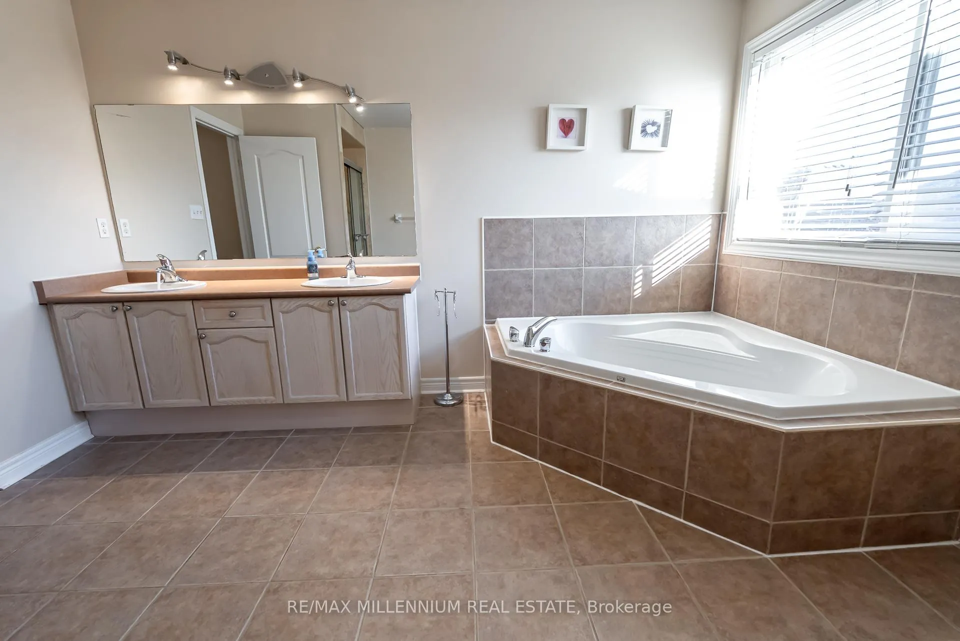 Photo 54 of 25 Bevan Crescent, Ajax, Northwest Ajax — HOMEH