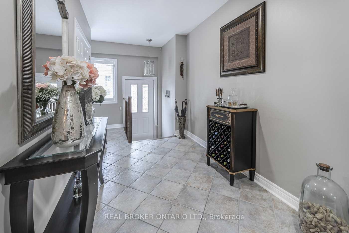 Photo 4 of Unit Main, 83 Bellwoods Avenue, Toronto, Trinity-Bellwoods — HOMEH