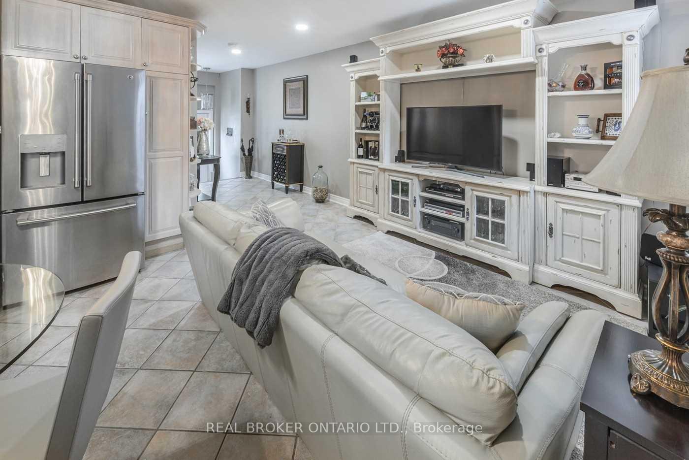 Photo 5 of Unit Main, 83 Bellwoods Avenue, Toronto, Trinity-Bellwoods — HOMEH