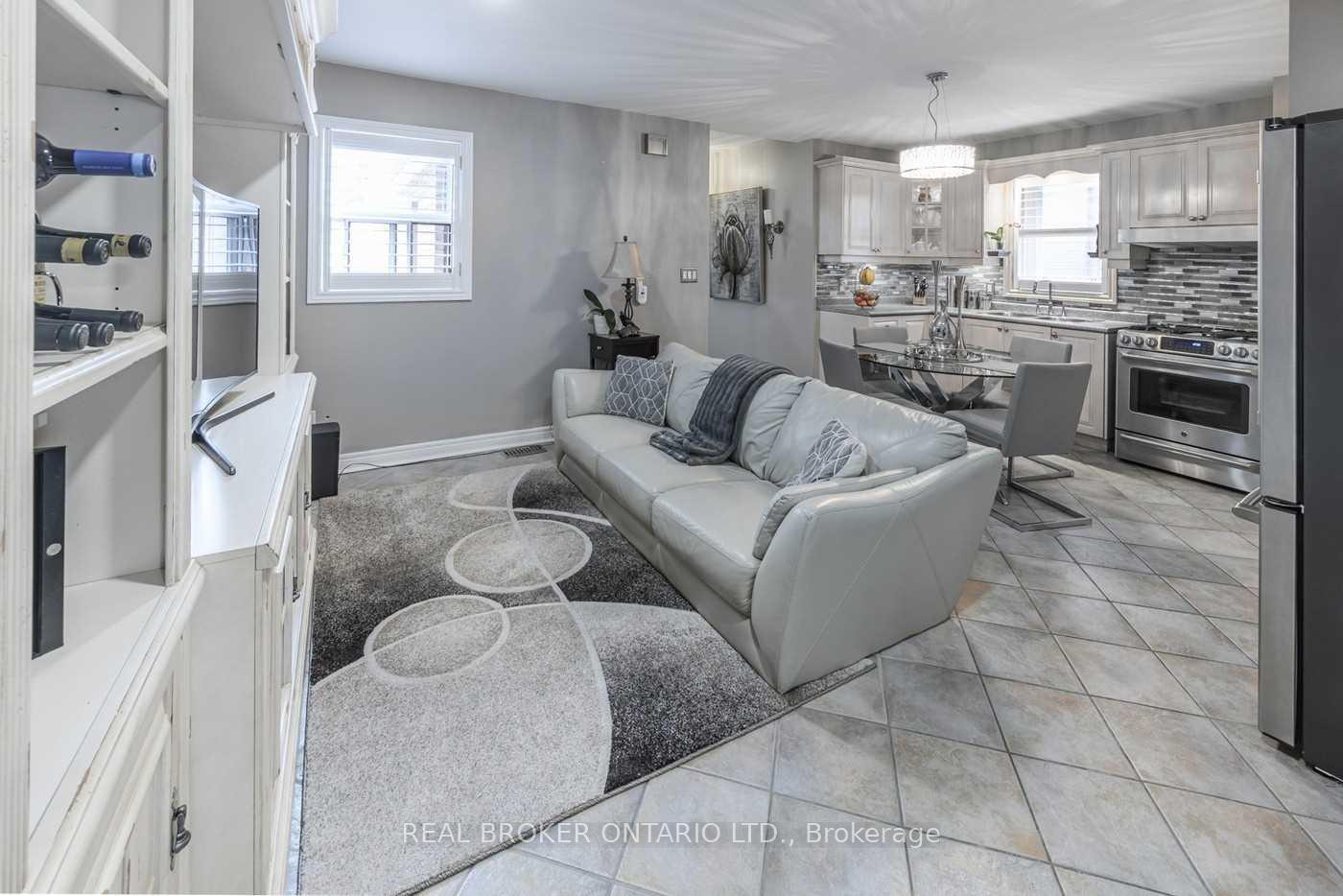 Photo 6 of Unit Main, 83 Bellwoods Avenue, Toronto, Trinity-Bellwoods — HOMEH