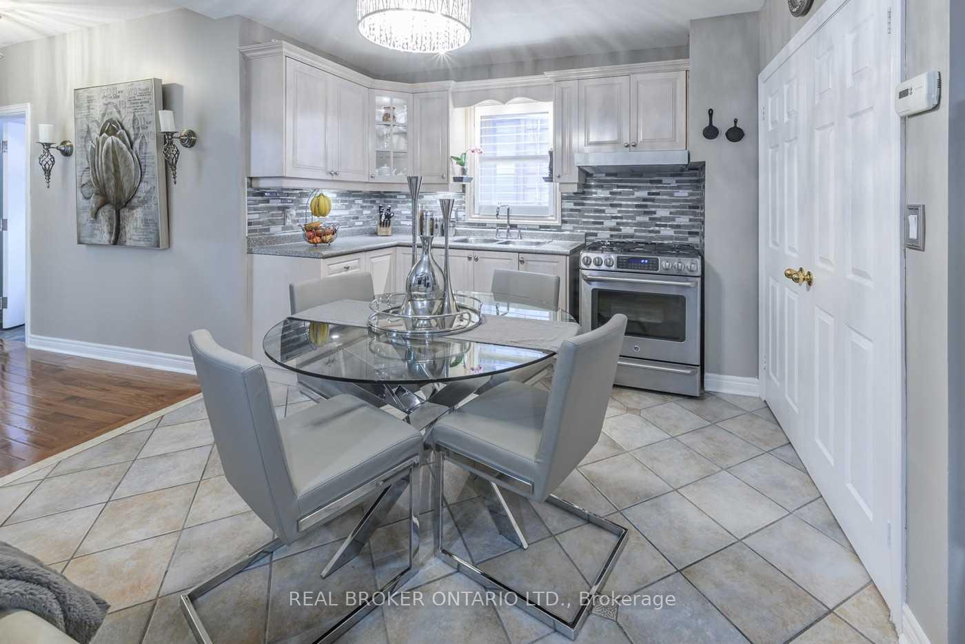 Photo 7 of Unit Main, 83 Bellwoods Avenue, Toronto, Trinity-Bellwoods — HOMEH