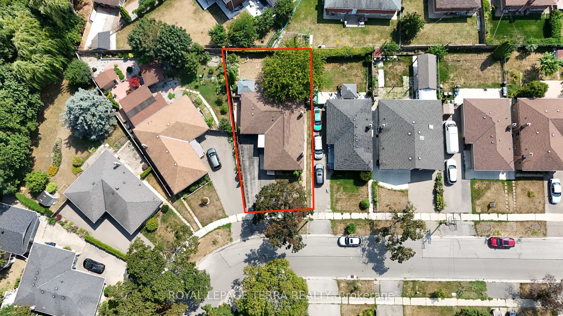 Photo 3 of 65 Alhart Drive, Etobicoke, Thistletown-Beaumonde Heights — HOMEH