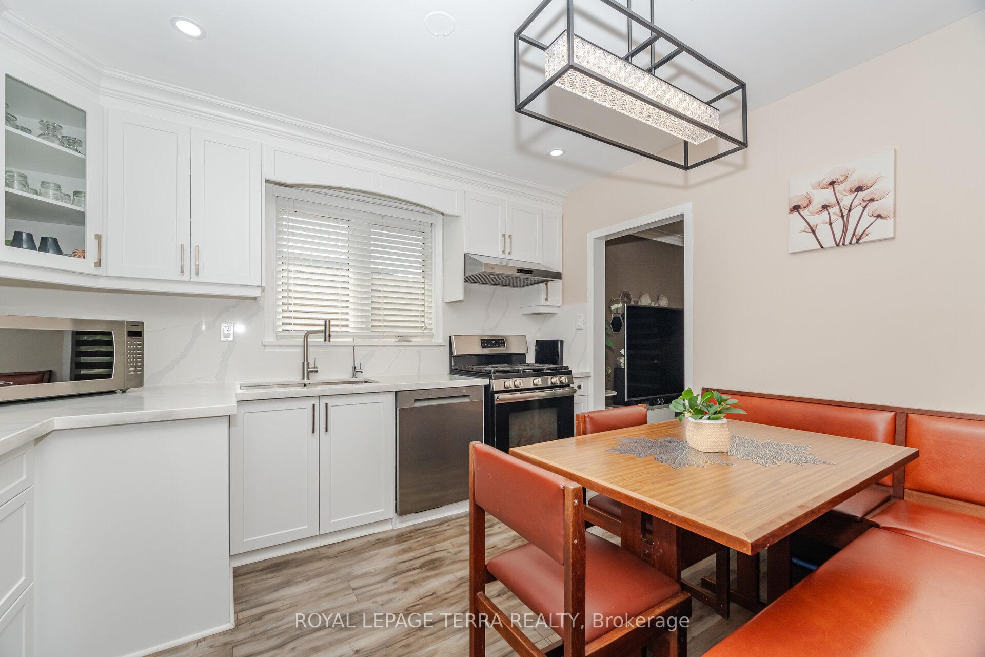 Photo 12 of 65 Alhart Drive, Etobicoke, Thistletown-Beaumonde Heights — HOMEH