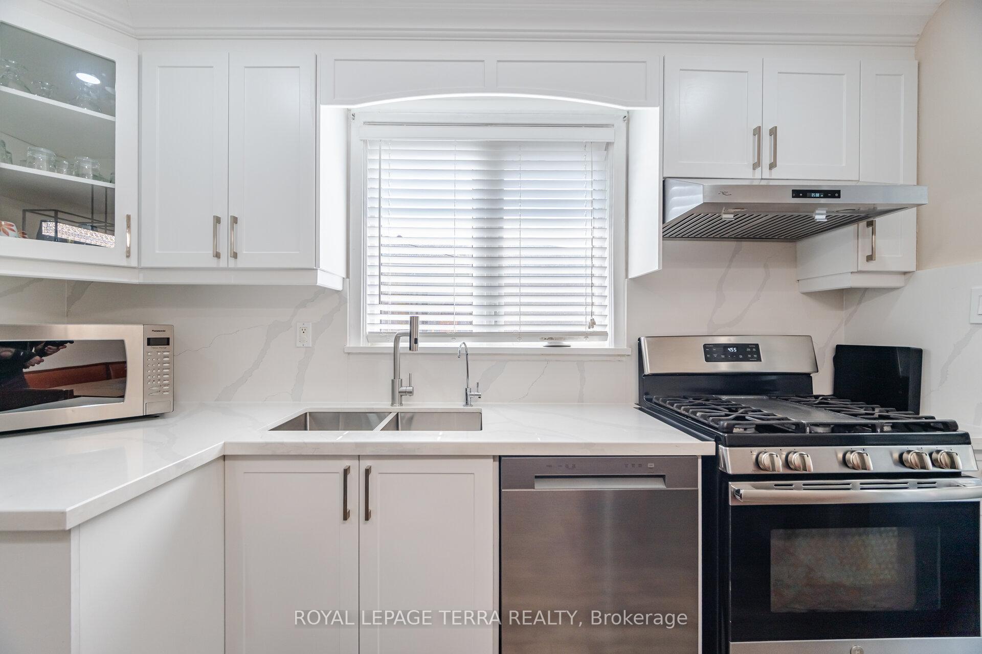 Photo 13 of 65 Alhart Drive, Etobicoke, Thistletown-Beaumonde Heights — HOMEH