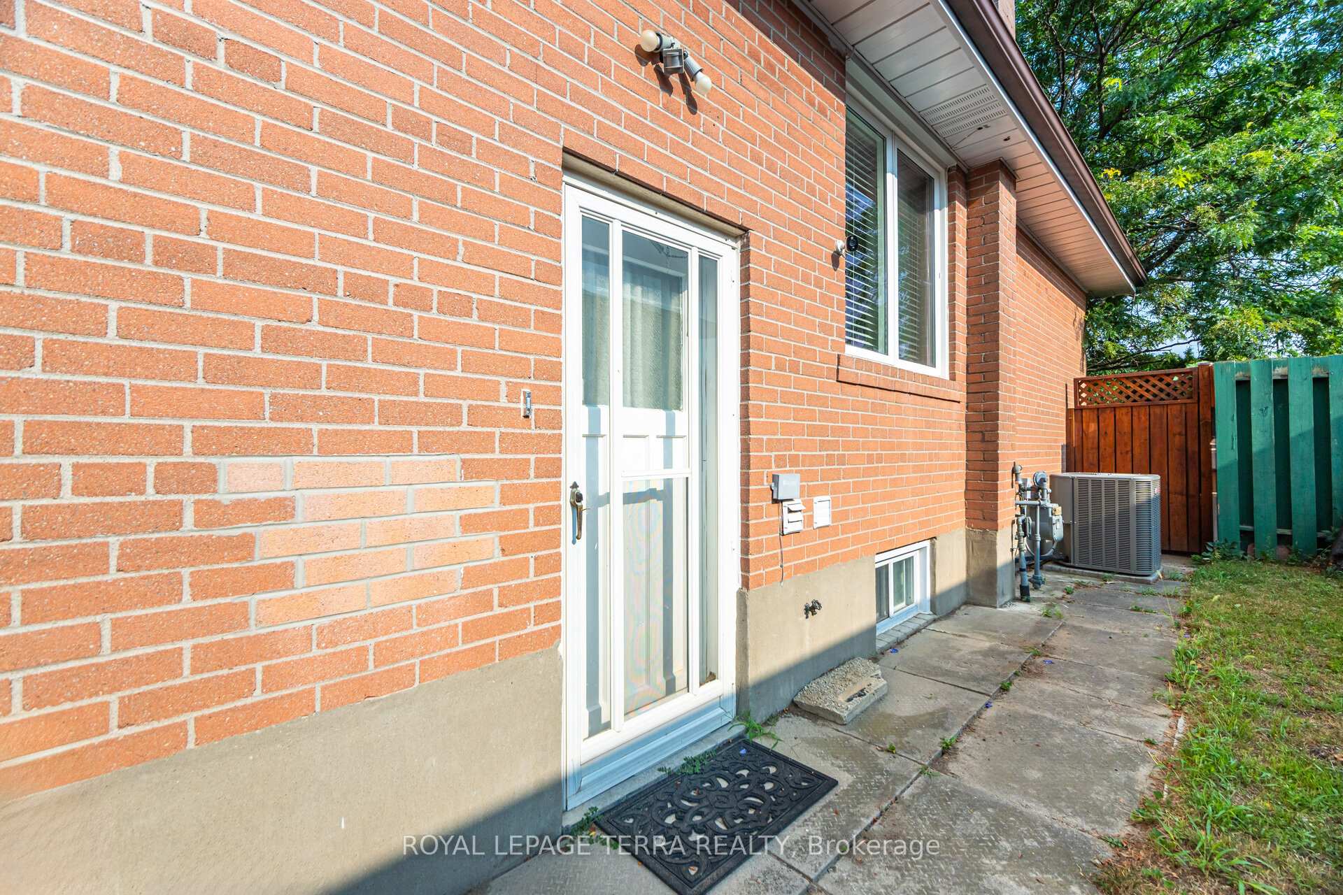 Photo 26 of 65 Alhart Drive, Etobicoke, Thistletown-Beaumonde Heights — HOMEH