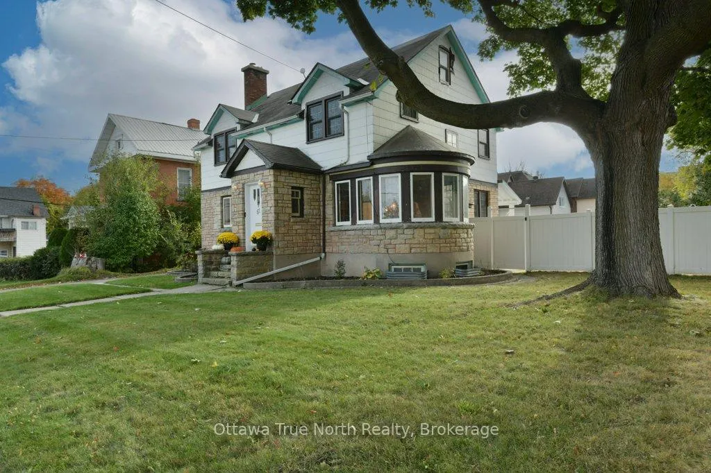 Photo 10 of 61 Daniel Street N, Arnprior — HOMEH