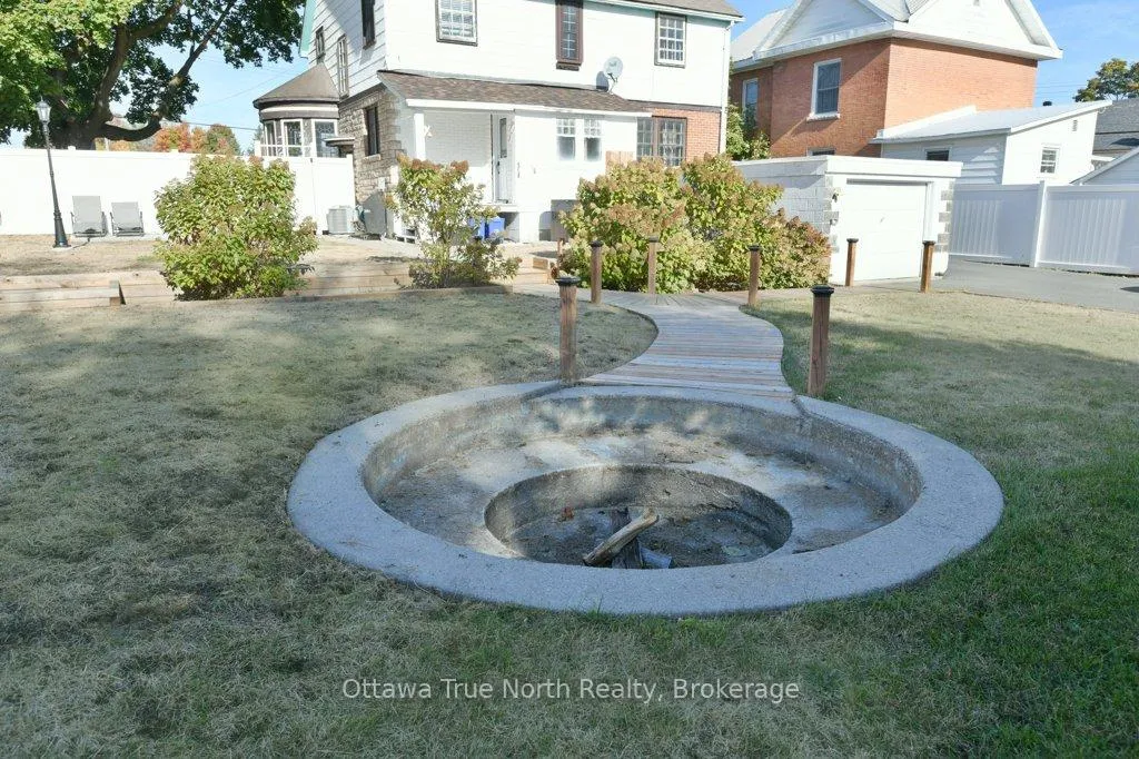 Photo 223 of 61 Daniel Street N, Arnprior — HOMEH