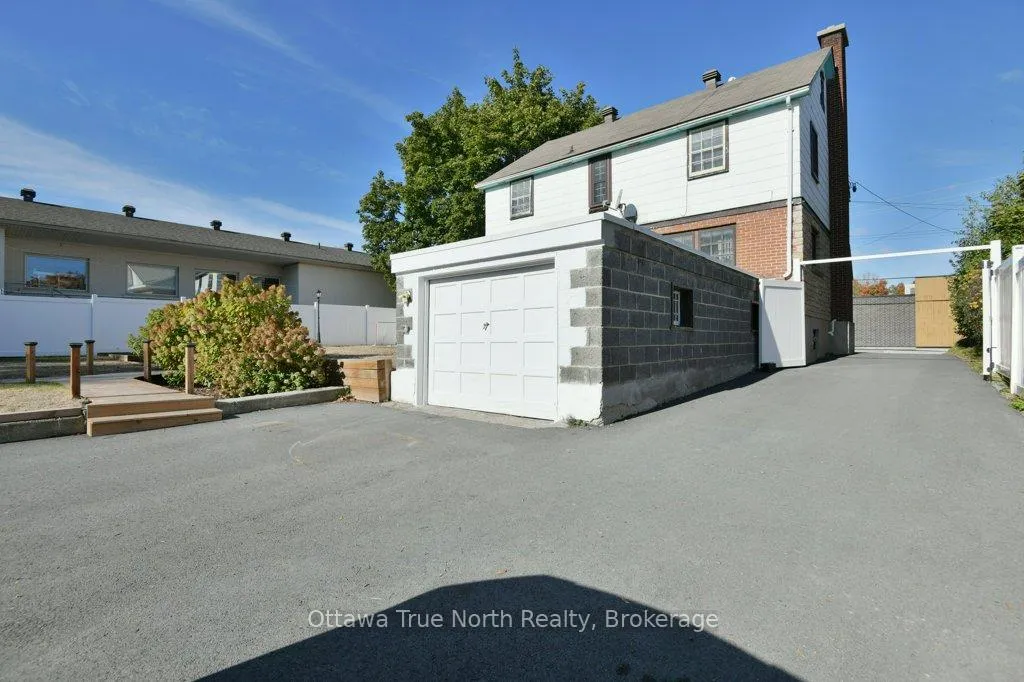 Photo 240 of 61 Daniel Street N, Arnprior — HOMEH