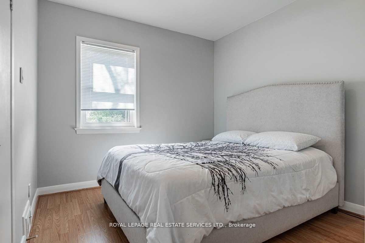 Photo 9 of 2289 Lawrence Avenue W, Etobicoke, Humber Heights — HOMEH