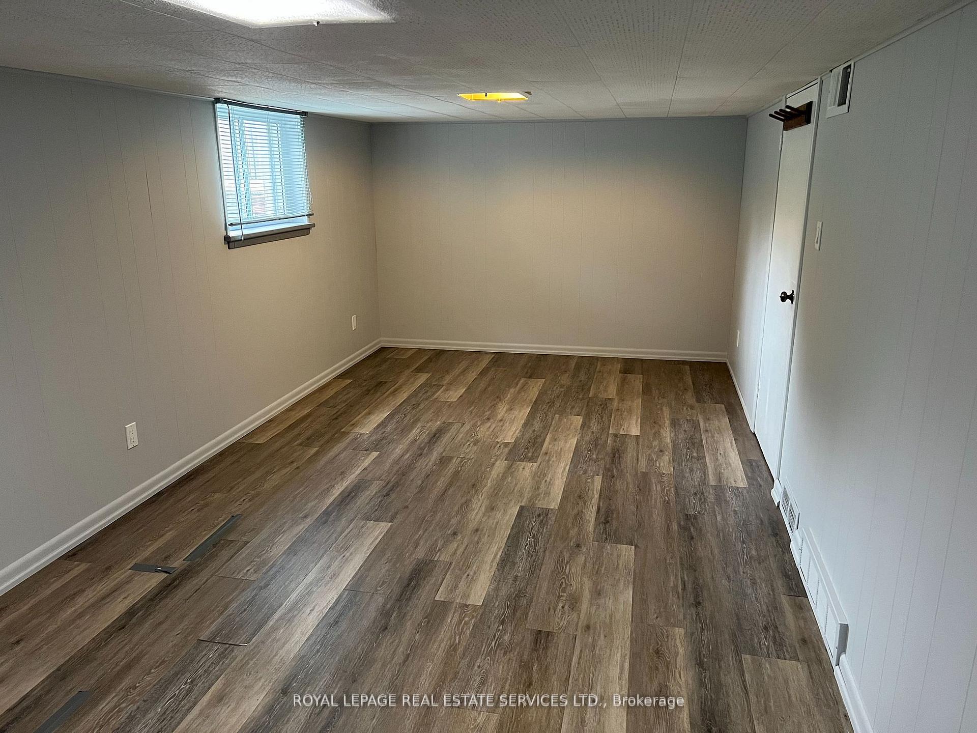 Photo 10 of 2289 Lawrence Avenue W, Etobicoke, Humber Heights — HOMEH