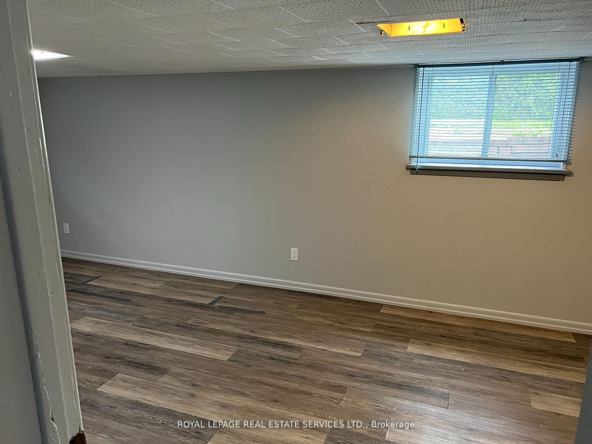 Photo 13 of 2289 Lawrence Avenue W, Etobicoke, Humber Heights — HOMEH