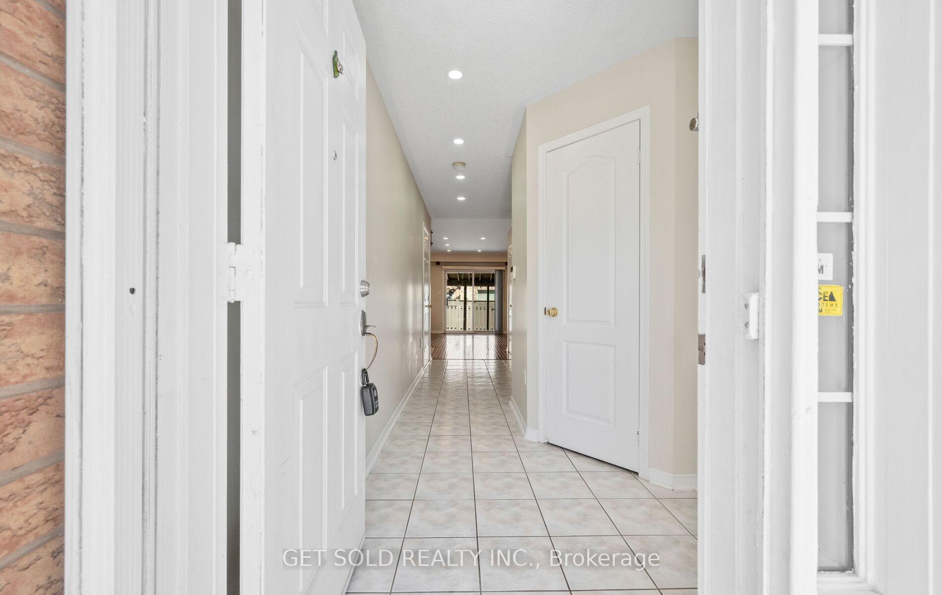 Photo 3 of 16 Mare Crescent, Etobicoke, West Humber-Clairville — HOMEH