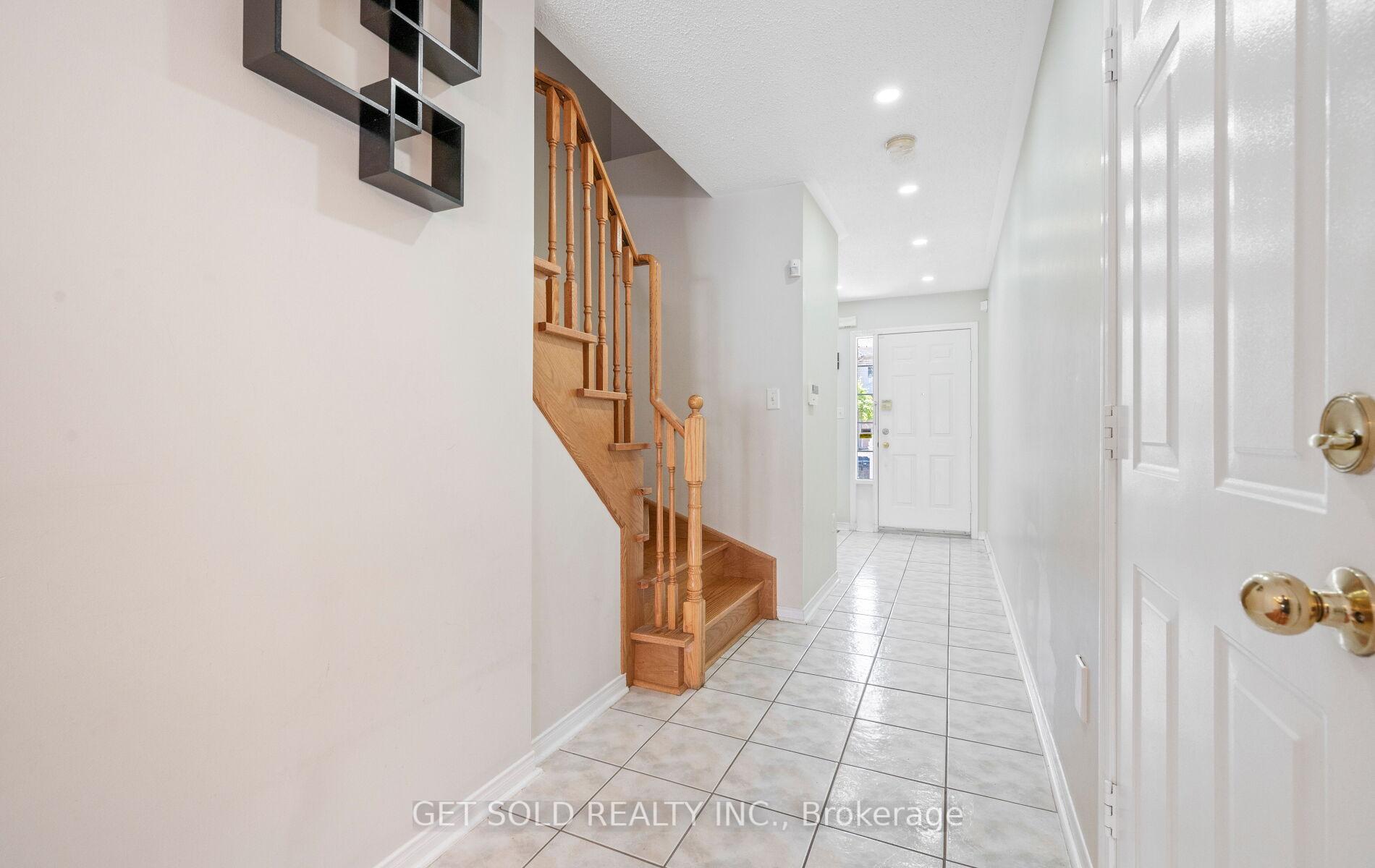 Photo 5 of 16 Mare Crescent, Etobicoke, West Humber-Clairville — HOMEH