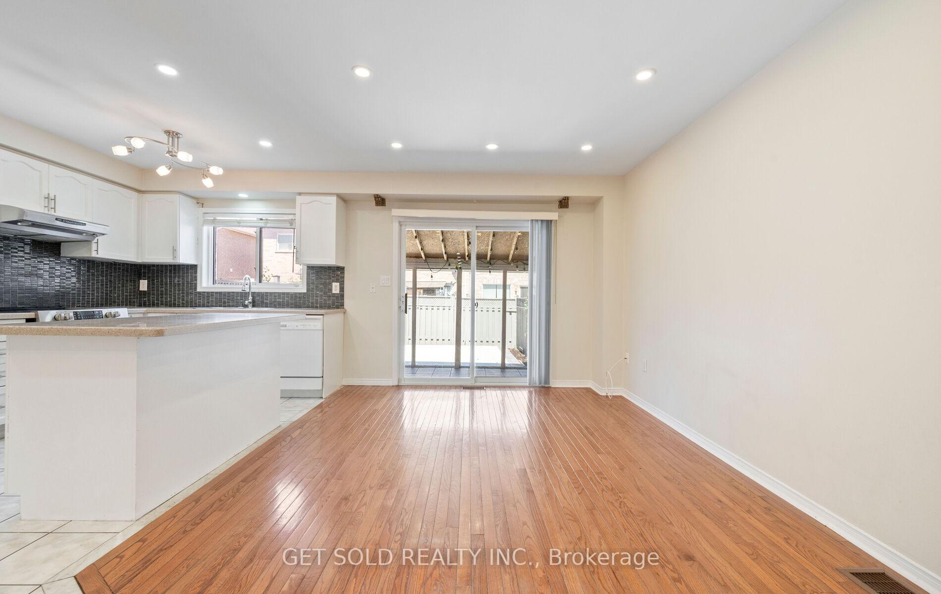 Photo 6 of 16 Mare Crescent, Etobicoke, West Humber-Clairville — HOMEH