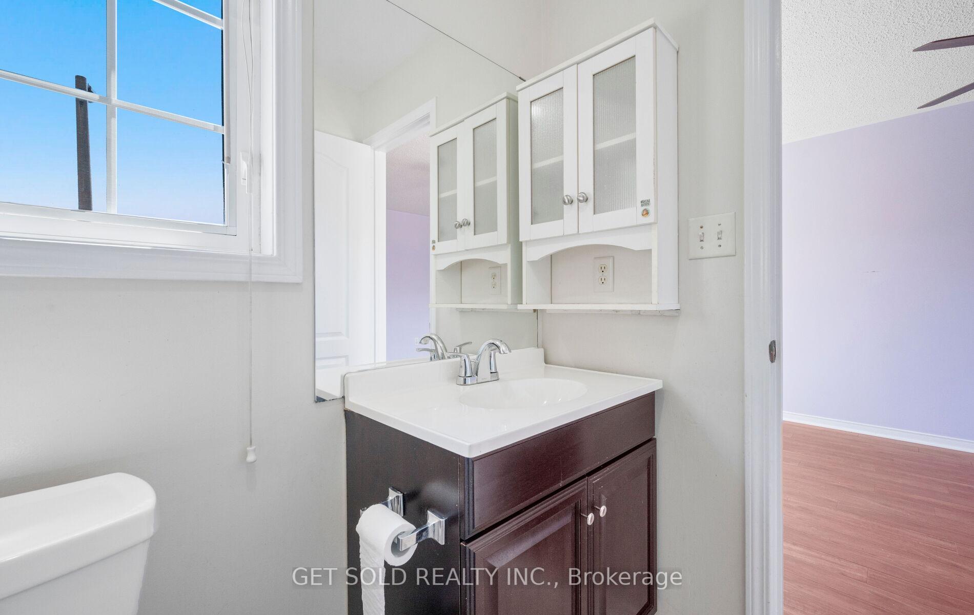 Photo 24 of 16 Mare Crescent, Etobicoke, West Humber-Clairville — HOMEH