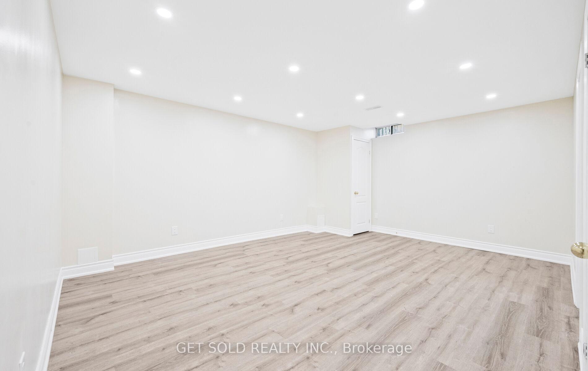 Photo 37 of 16 Mare Crescent, Etobicoke, West Humber-Clairville — HOMEH