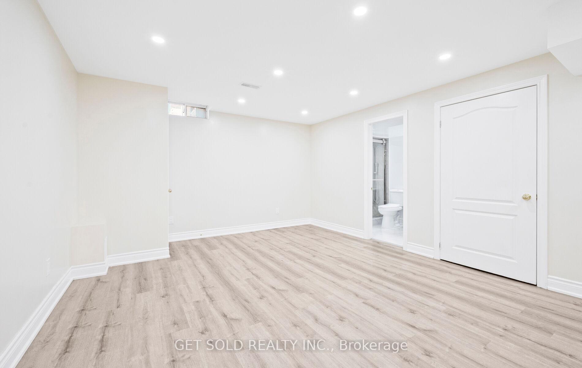 Photo 38 of 16 Mare Crescent, Etobicoke, West Humber-Clairville — HOMEH