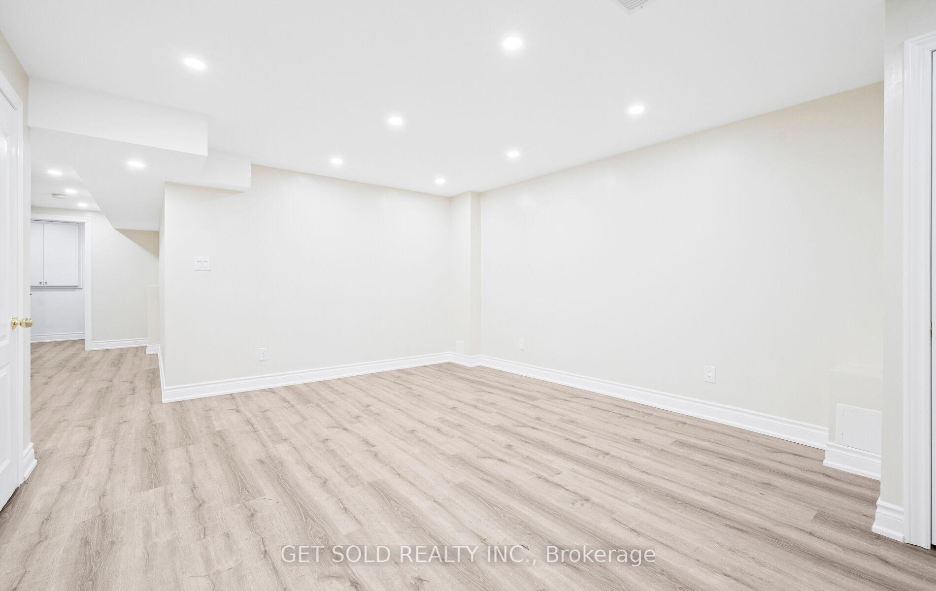Photo 39 of 16 Mare Crescent, Etobicoke, West Humber-Clairville — HOMEH