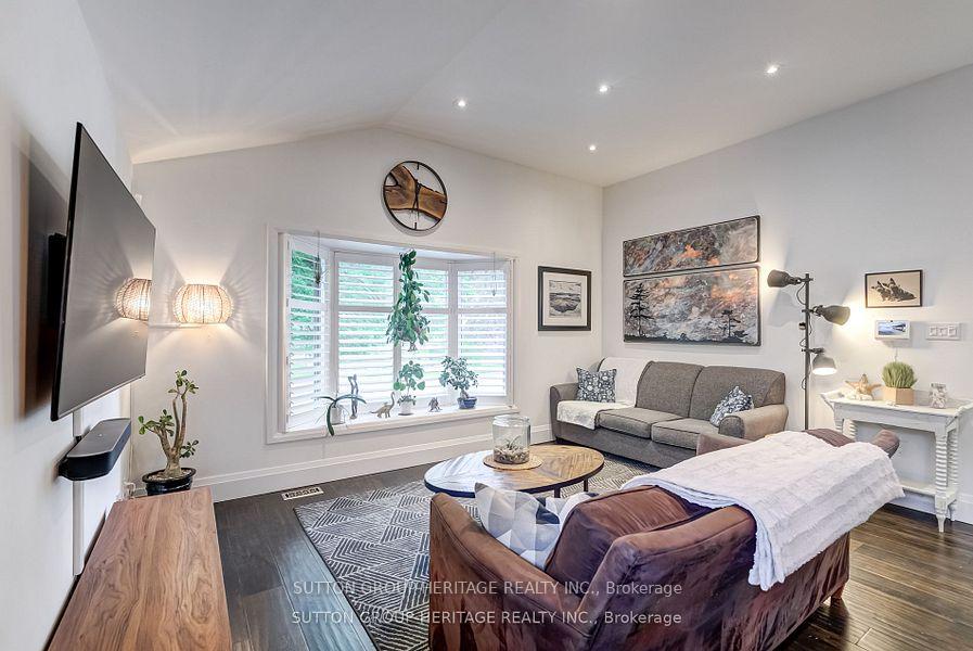 Photo 4 of 22 Paragon Road, Etobicoke, Kingsview Village-The Westway — HOMEH