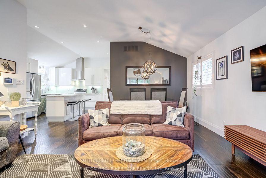 Photo 5 of 22 Paragon Road, Etobicoke, Kingsview Village-The Westway — HOMEH