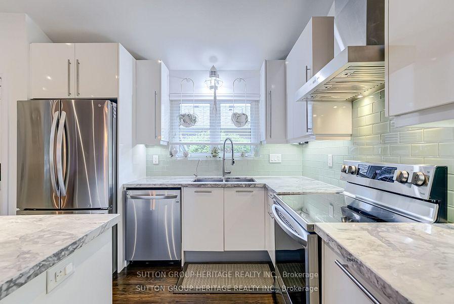 Photo 11 of 22 Paragon Road, Etobicoke, Kingsview Village-The Westway — HOMEH