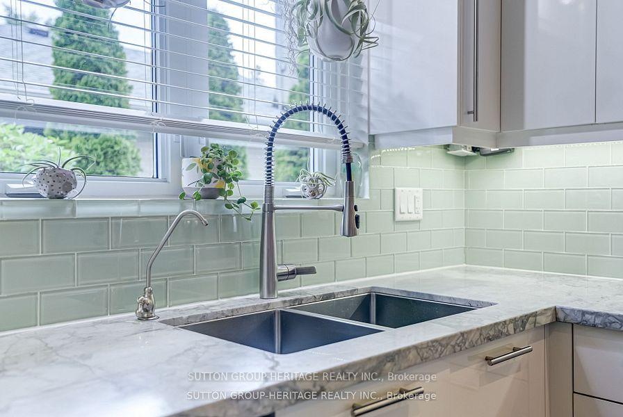 Photo 10 of 22 Paragon Road, Etobicoke, Kingsview Village-The Westway — HOMEH
