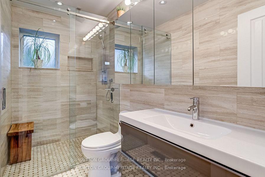 Photo 32 of 22 Paragon Road, Etobicoke, Kingsview Village-The Westway — HOMEH
