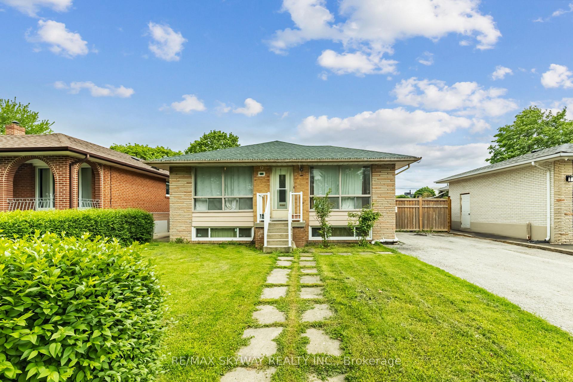 Photo 1 of 33 Tapley Drive, Etobicoke, Willowridge-Martingrove-Richview — HOMEH