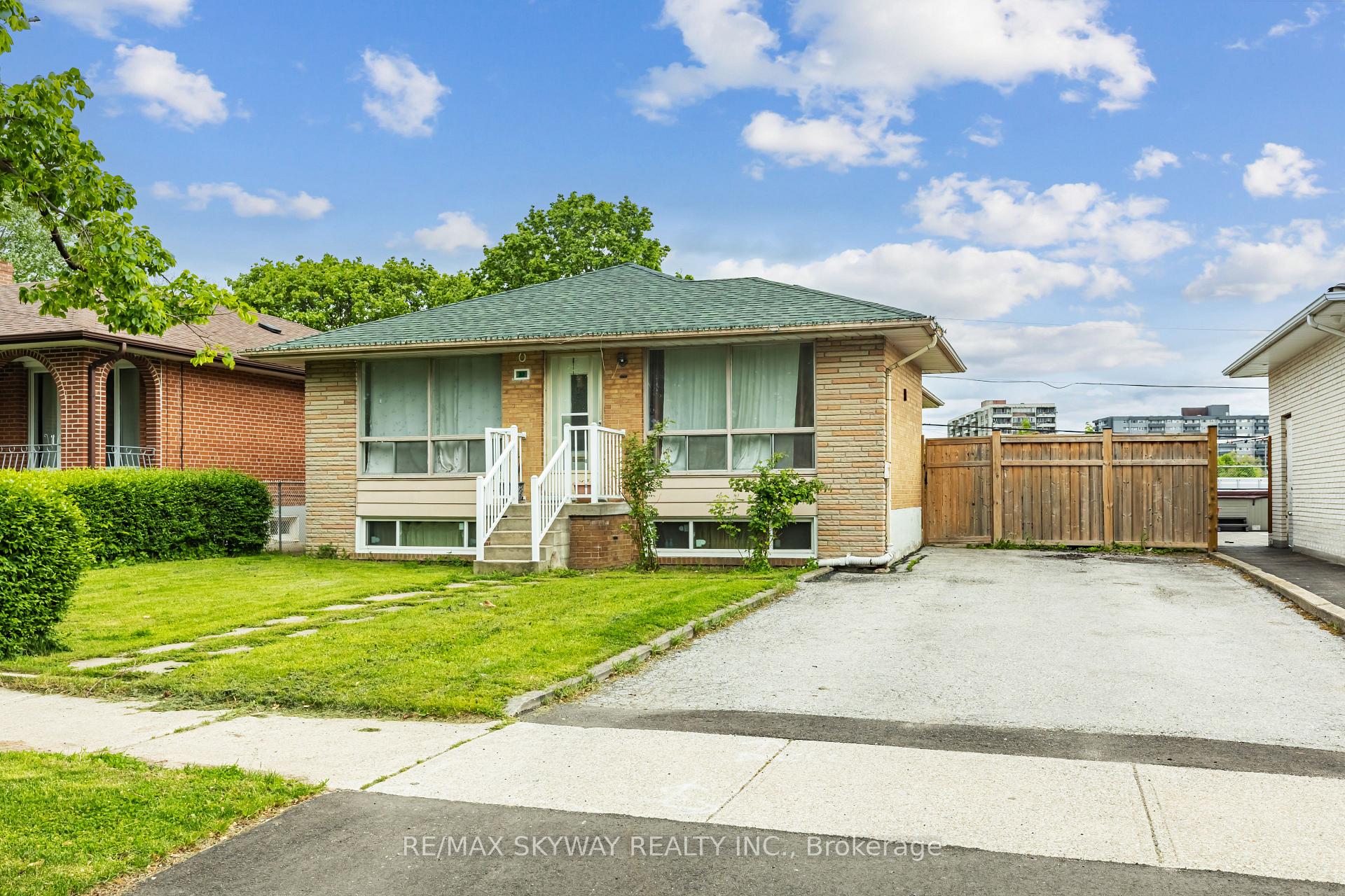 Photo 11 of 33 Tapley Drive, Etobicoke, Willowridge-Martingrove-Richview — HOMEH