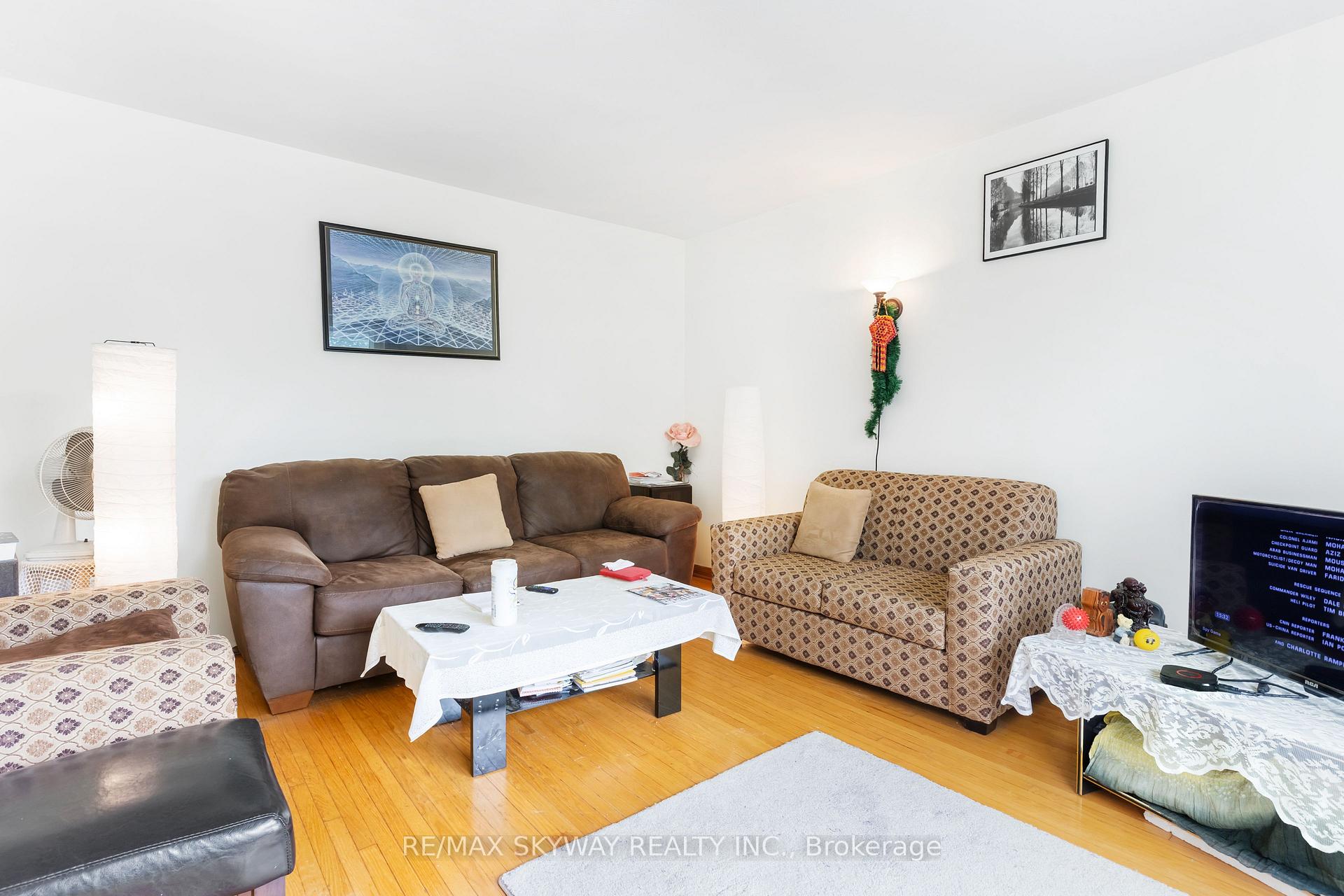 Photo 15 of 33 Tapley Drive, Etobicoke, Willowridge-Martingrove-Richview — HOMEH