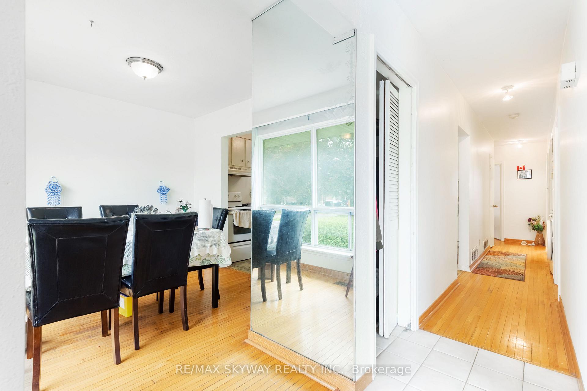 Photo 7 of 33 Tapley Drive, Etobicoke, Willowridge-Martingrove-Richview — HOMEH