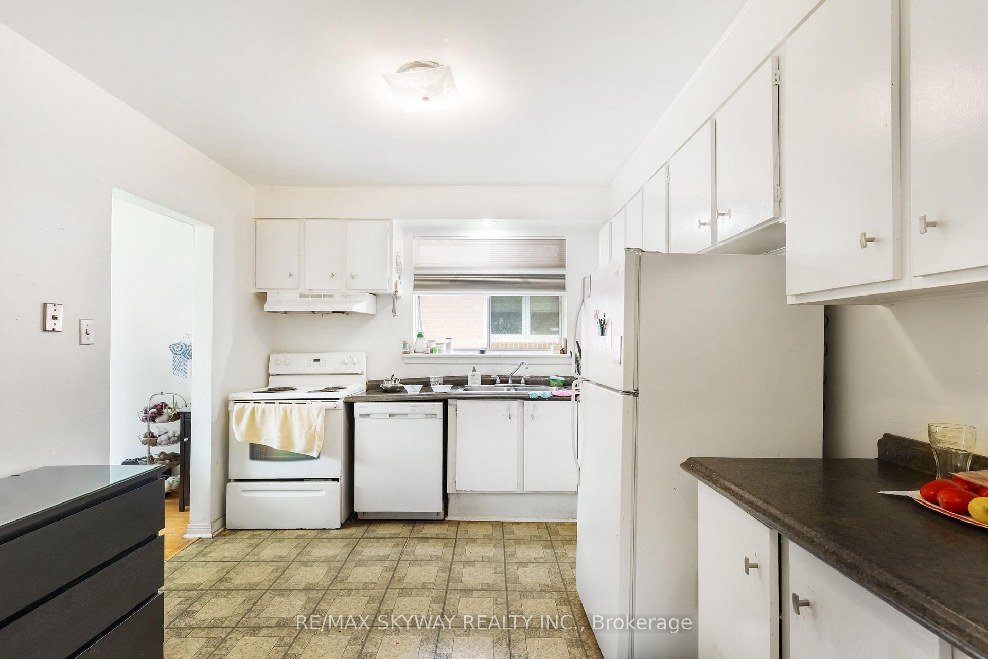 Photo 31 of 33 Tapley Drive, Etobicoke, Willowridge-Martingrove-Richview — HOMEH