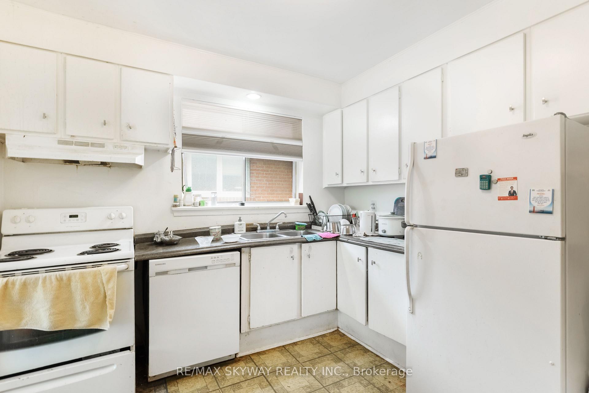 Photo 18 of 33 Tapley Drive, Etobicoke, Willowridge-Martingrove-Richview — HOMEH