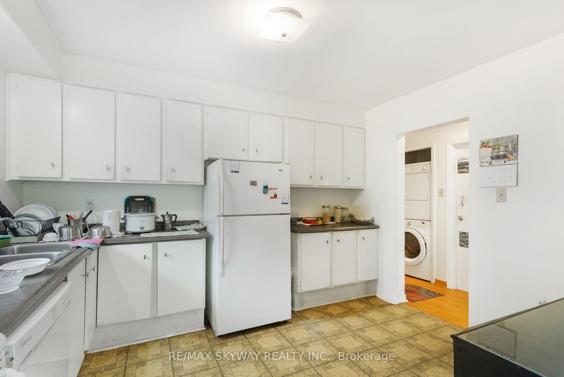 Photo 9 of 33 Tapley Drive, Etobicoke, Willowridge-Martingrove-Richview — HOMEH