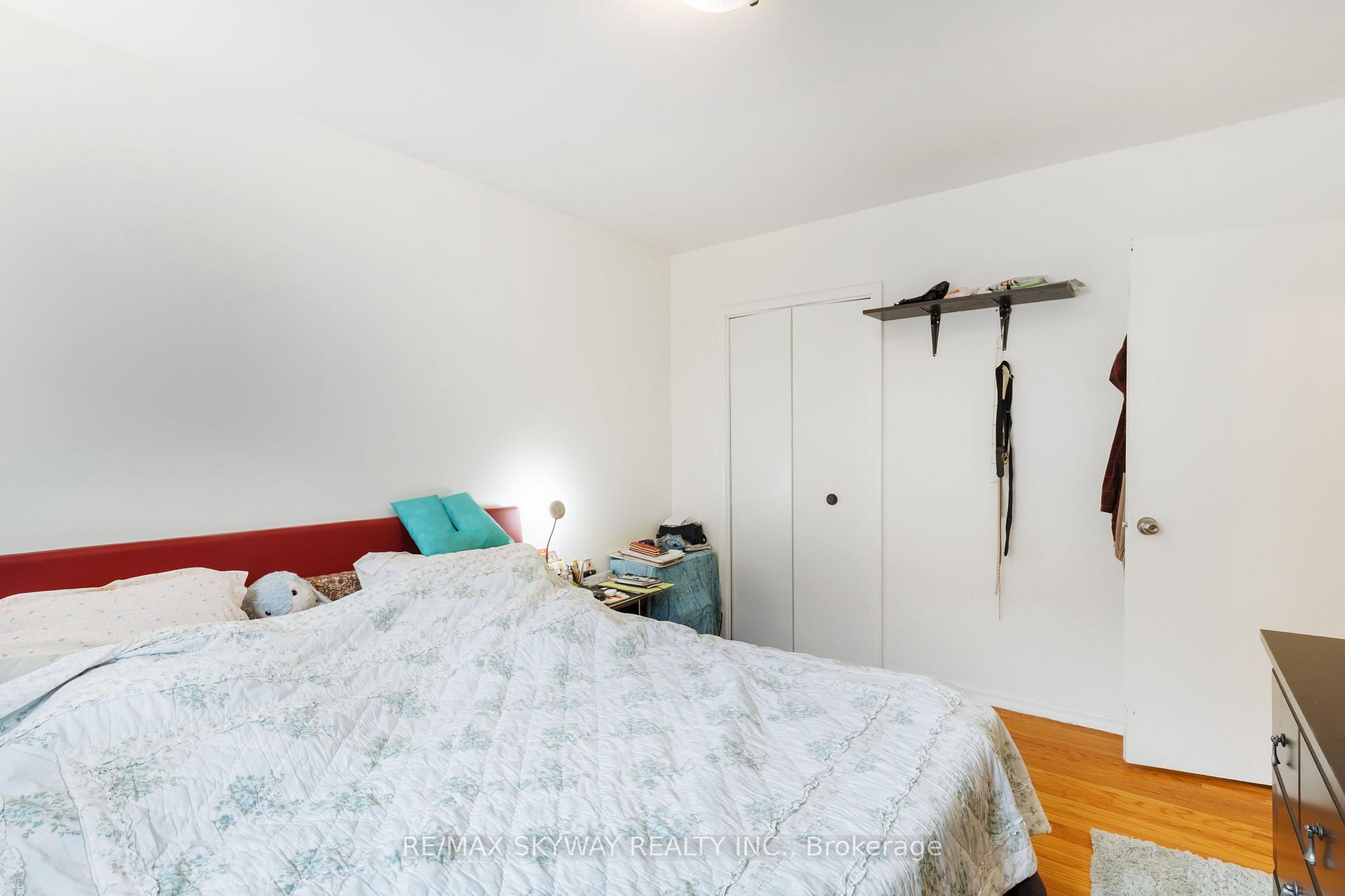 Photo 24 of 33 Tapley Drive, Etobicoke, Willowridge-Martingrove-Richview — HOMEH