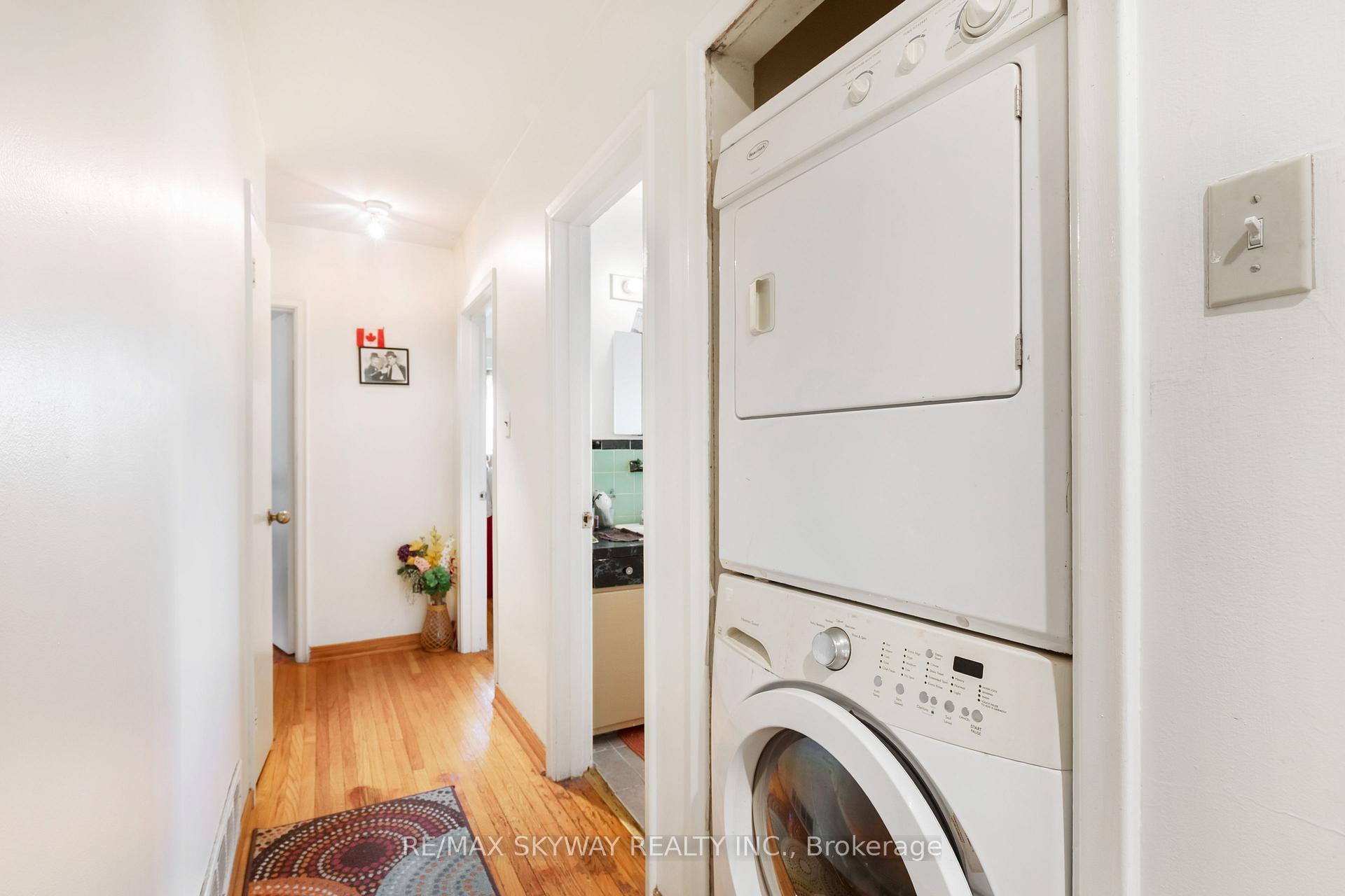 Photo 25 of 33 Tapley Drive, Etobicoke, Willowridge-Martingrove-Richview — HOMEH