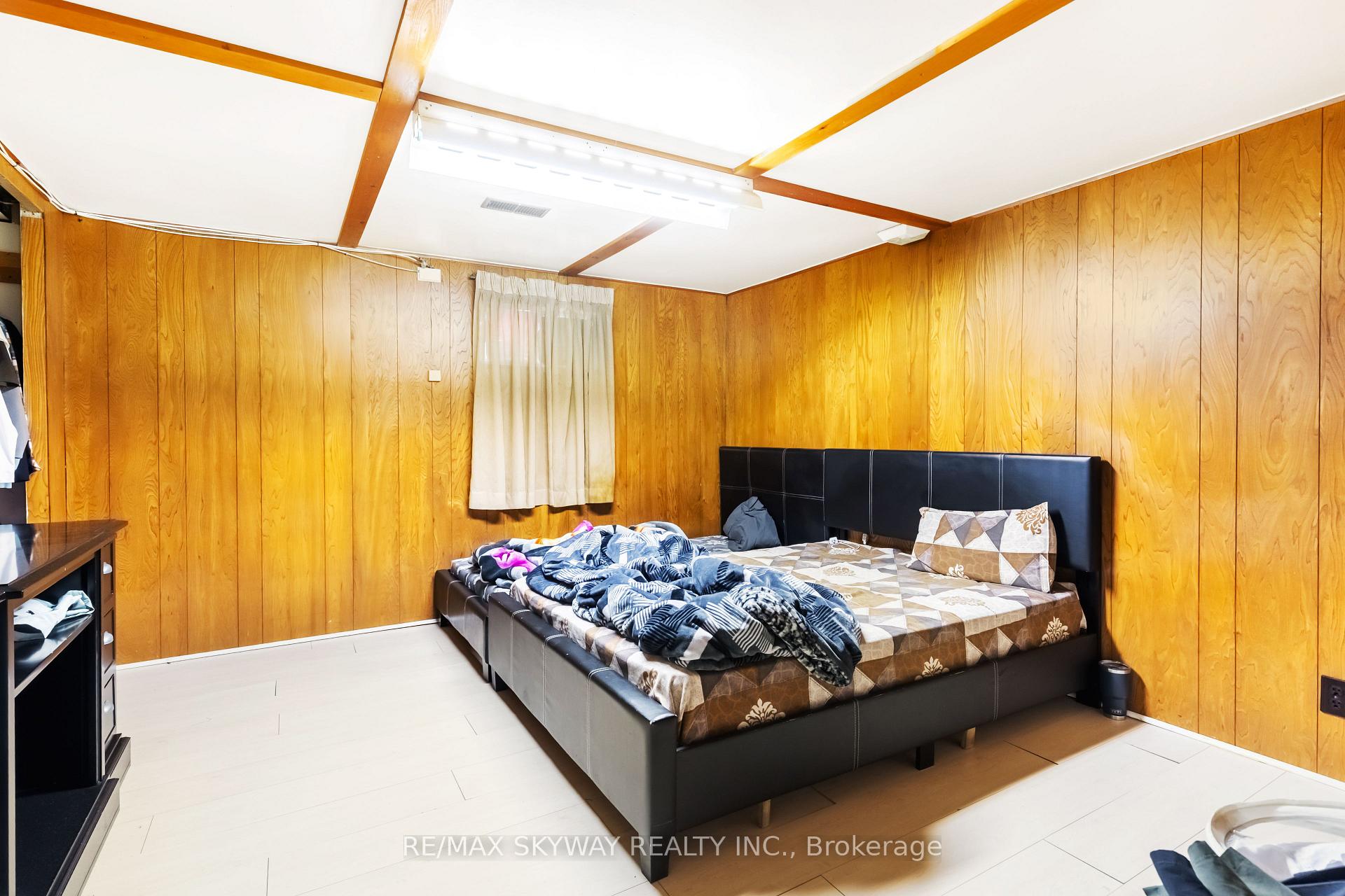 Photo 28 of 33 Tapley Drive, Etobicoke, Willowridge-Martingrove-Richview — HOMEH