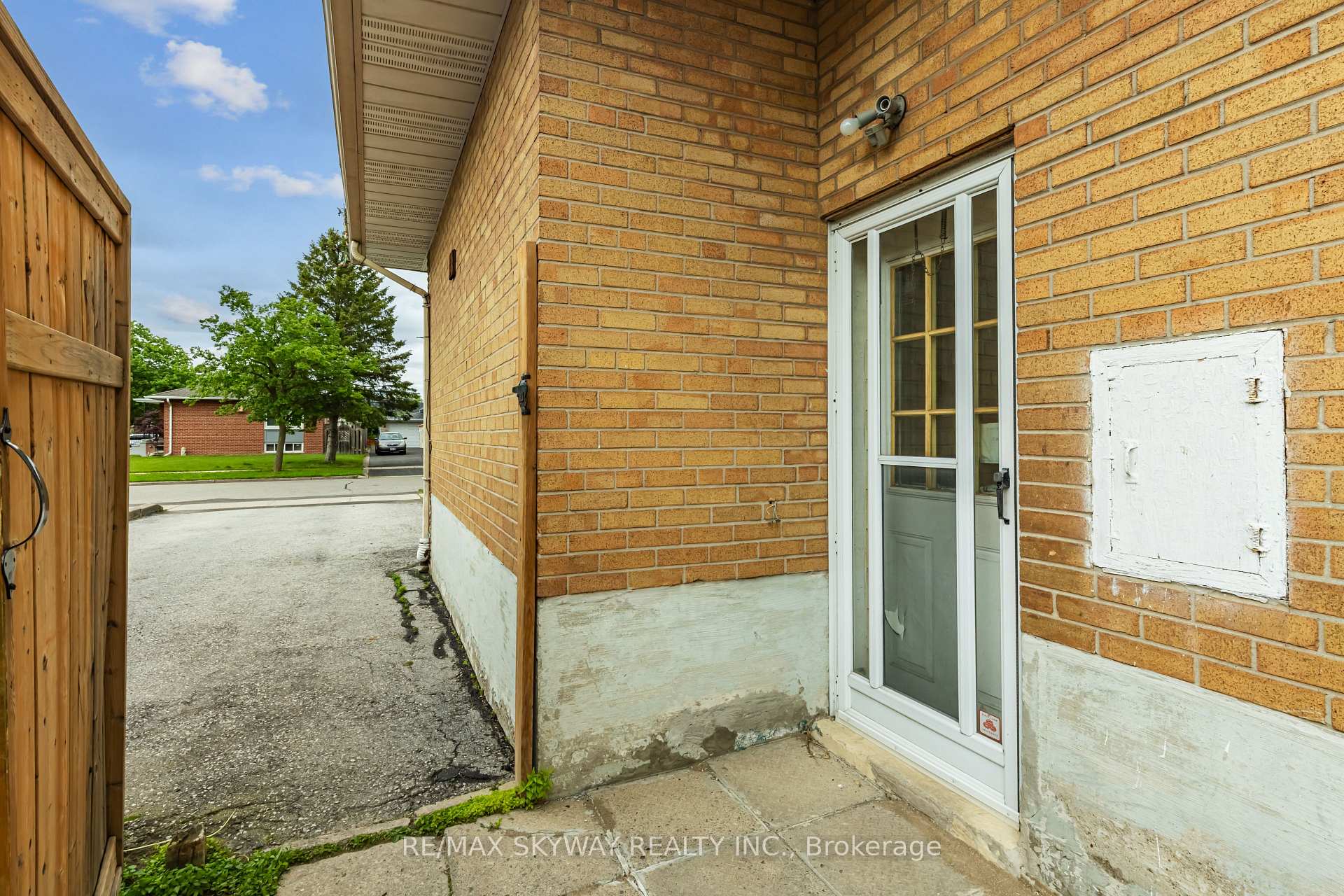 Photo 17 of 33 Tapley Drive, Etobicoke, Willowridge-Martingrove-Richview — HOMEH