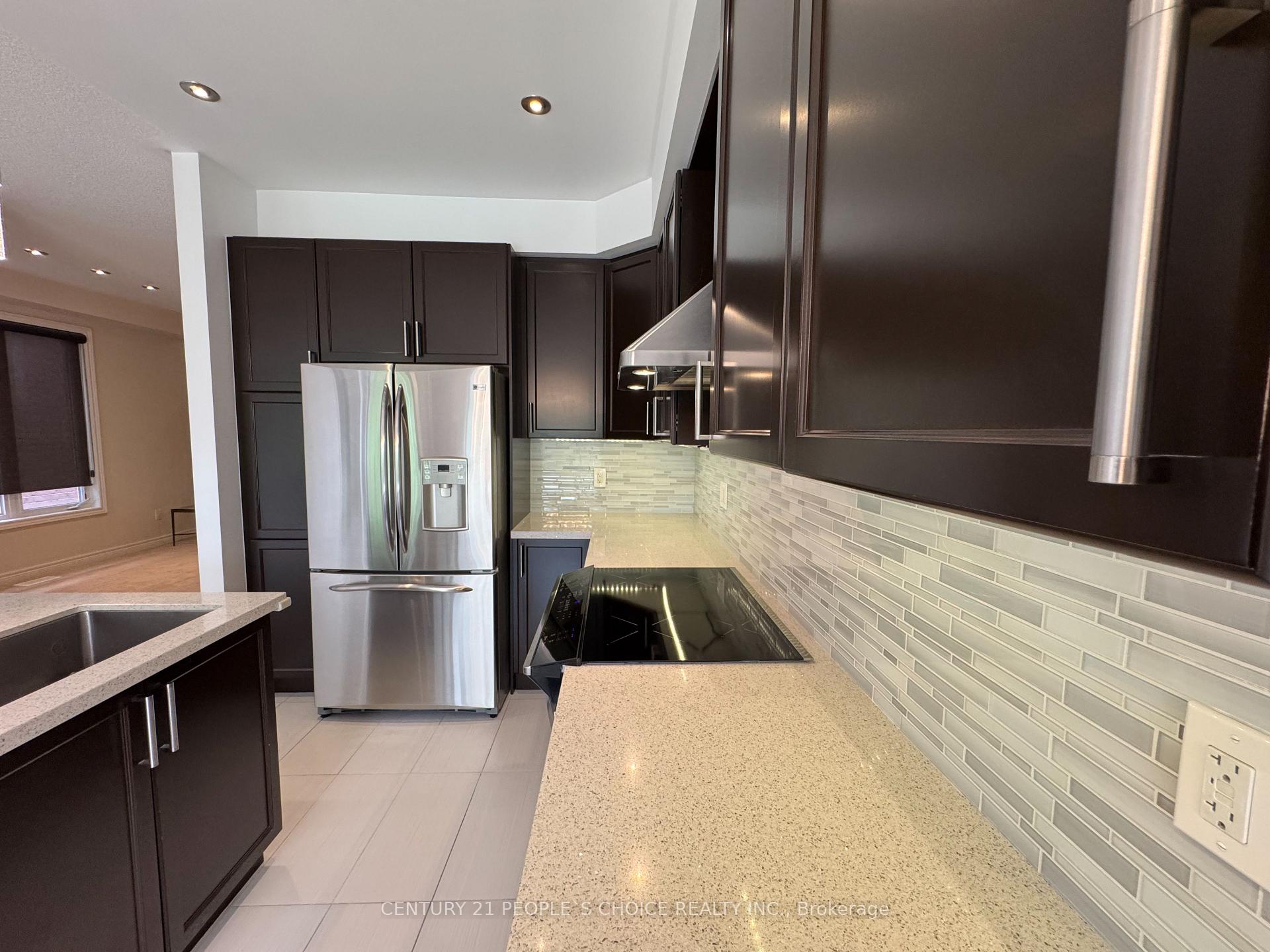 Photo 10 of 22 Westowanis Drive, Etobicoke, West Humber-Clairville — HOMEH
