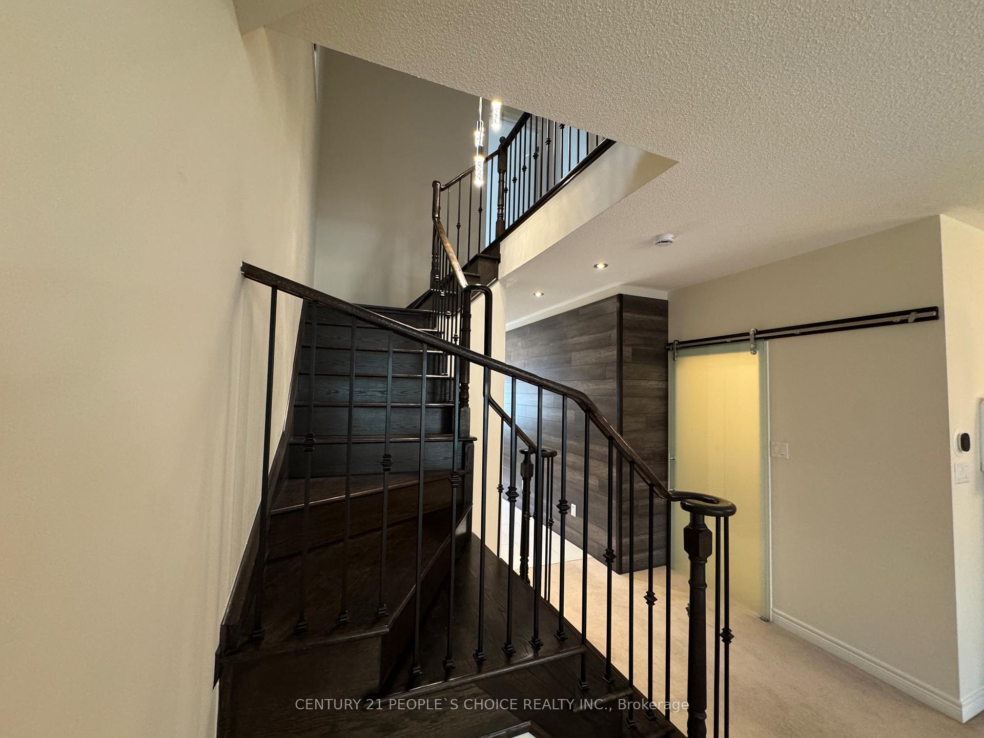 Photo 4 of 22 Westowanis Drive, Etobicoke, West Humber-Clairville — HOMEH