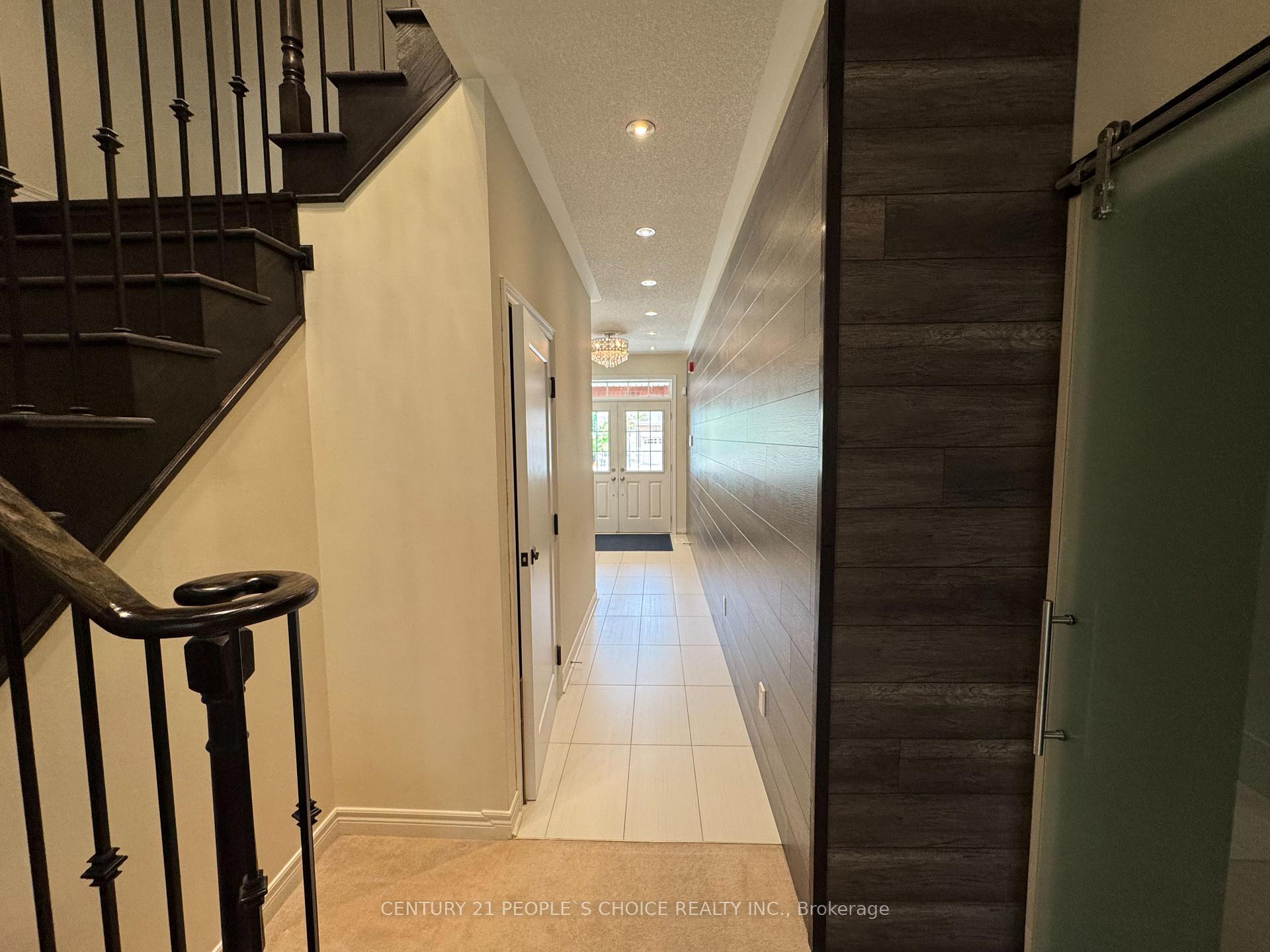 Photo 15 of 22 Westowanis Drive, Etobicoke, West Humber-Clairville — HOMEH