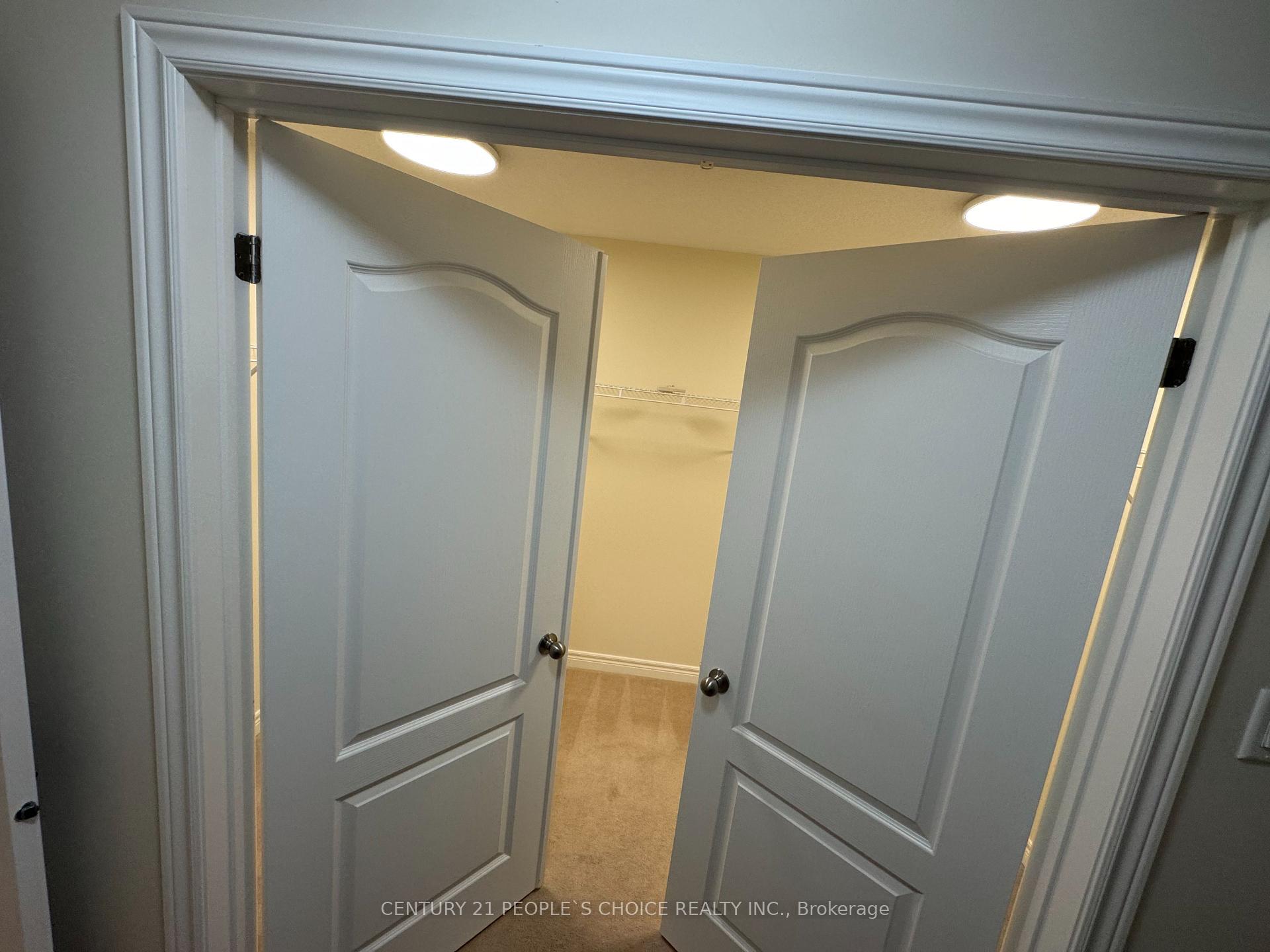Photo 17 of 22 Westowanis Drive, Etobicoke, West Humber-Clairville — HOMEH