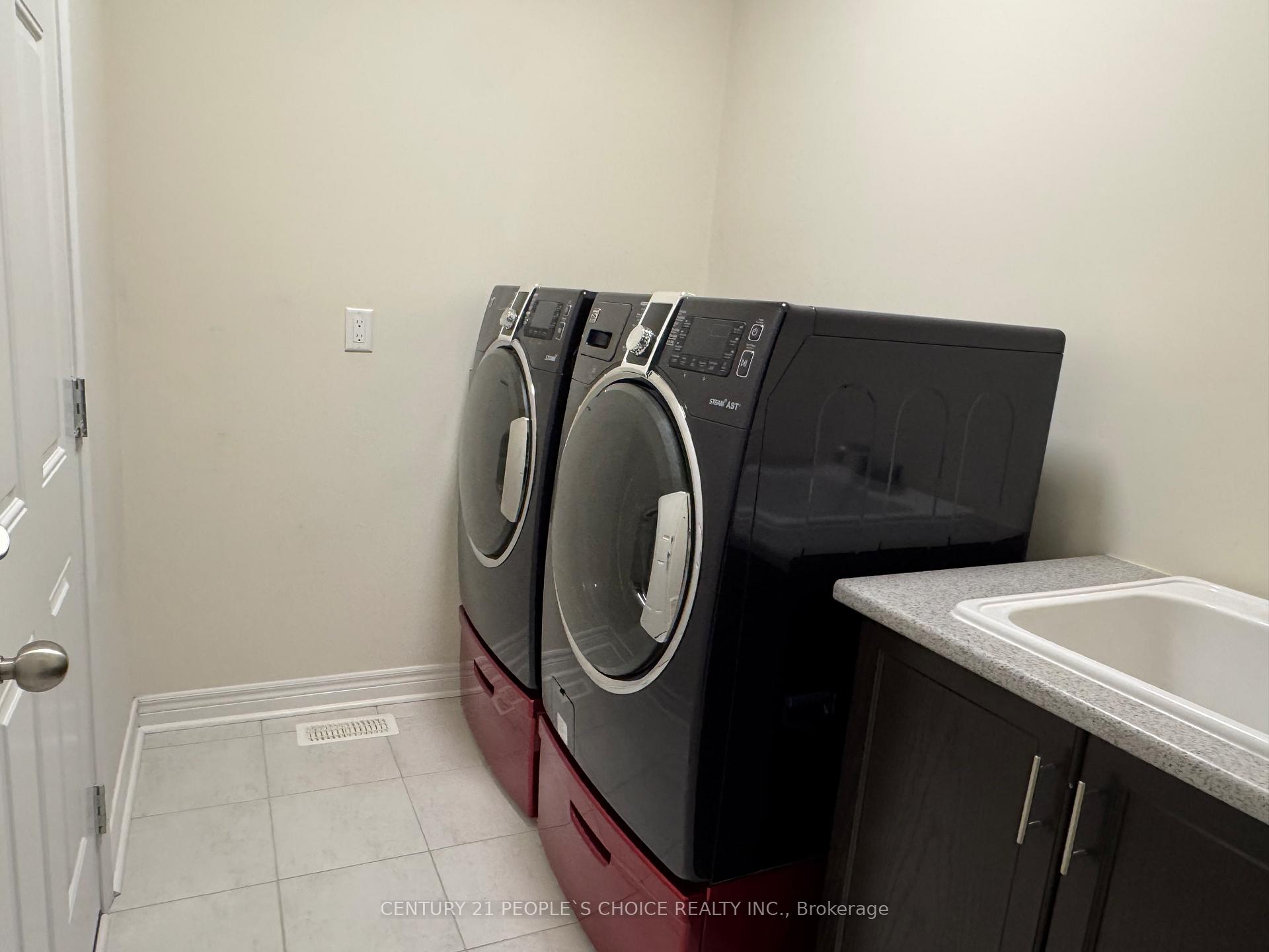 Photo 37 of 22 Westowanis Drive, Etobicoke, West Humber-Clairville — HOMEH
