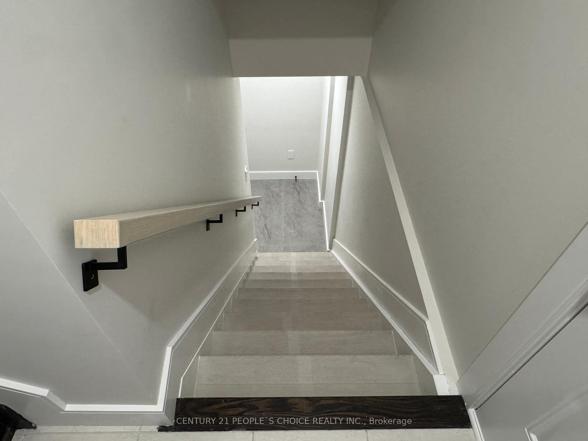 Photo 13 of 22 Westowanis Drive, Etobicoke, West Humber-Clairville — HOMEH