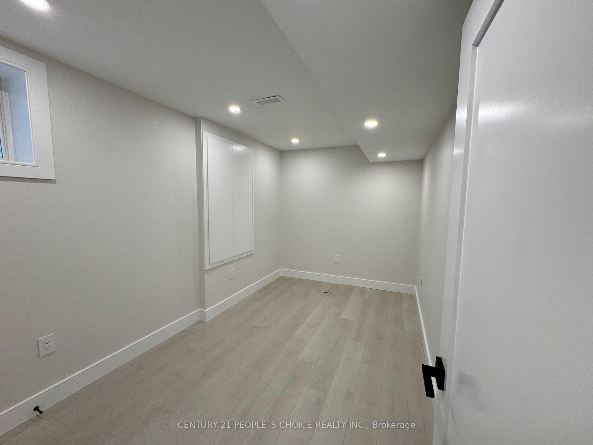 Photo 18 of 22 Westowanis Drive, Etobicoke, West Humber-Clairville — HOMEH