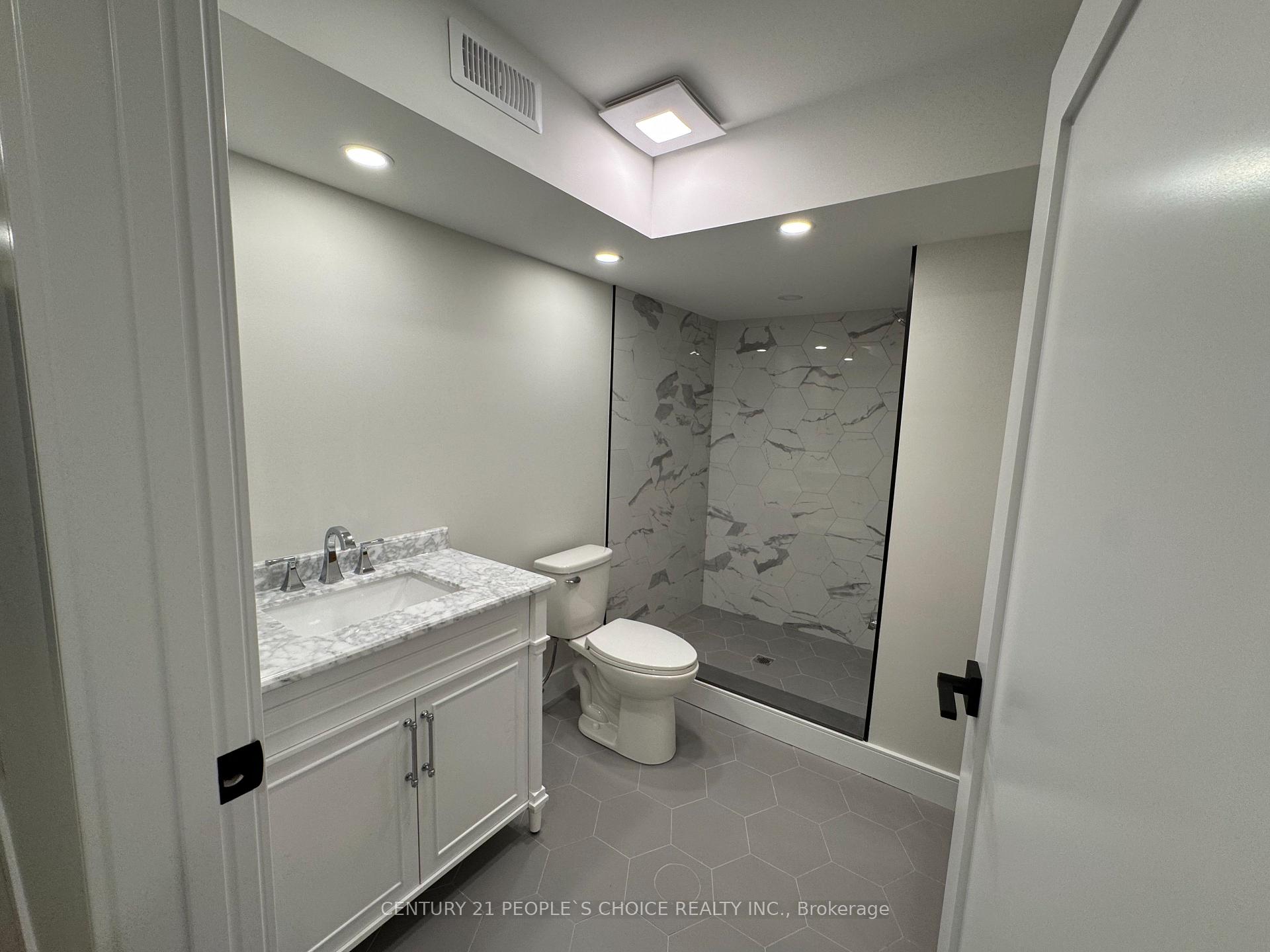 Photo 26 of 22 Westowanis Drive, Etobicoke, West Humber-Clairville — HOMEH