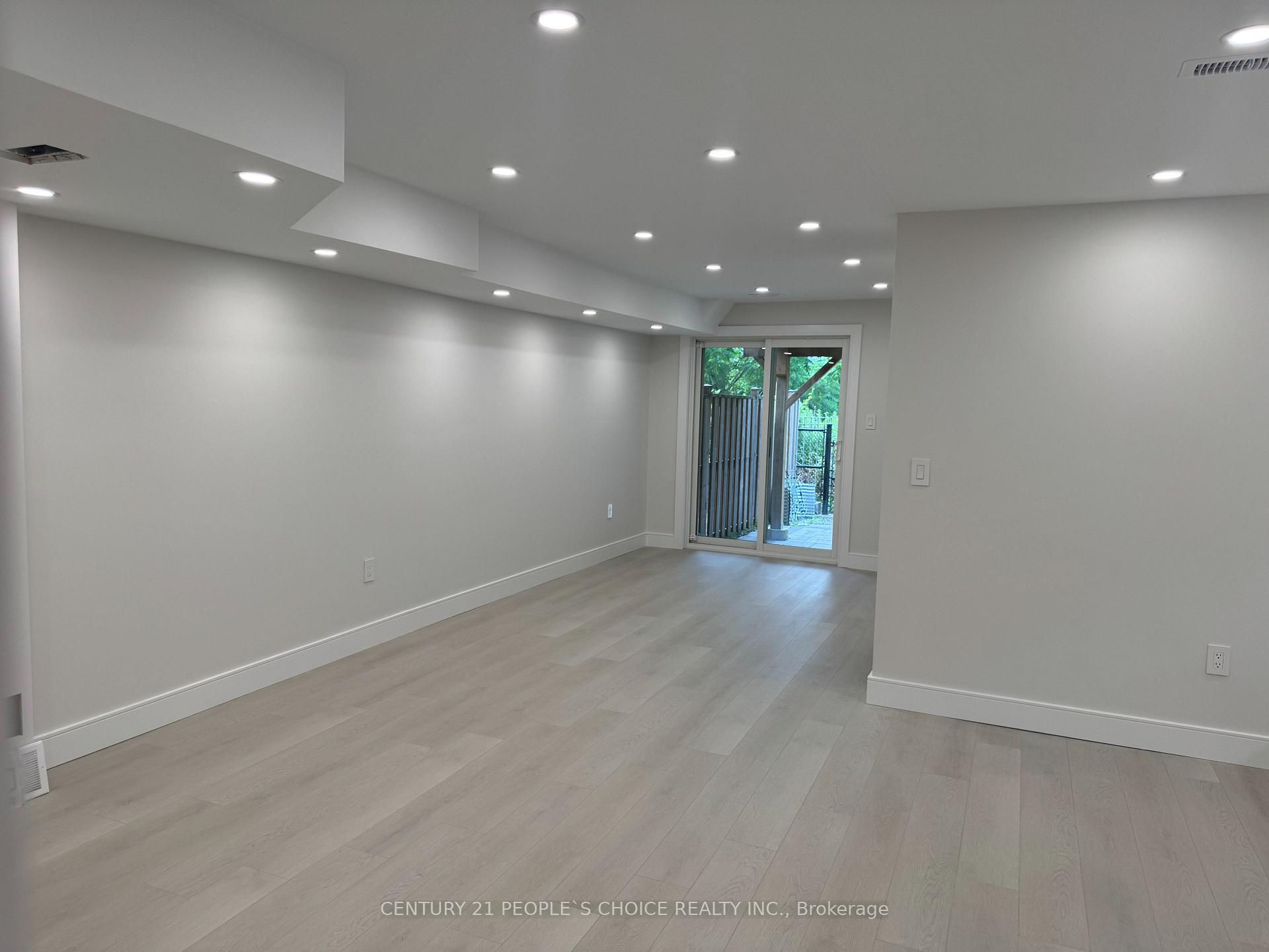 Photo 41 of 22 Westowanis Drive, Etobicoke, West Humber-Clairville — HOMEH