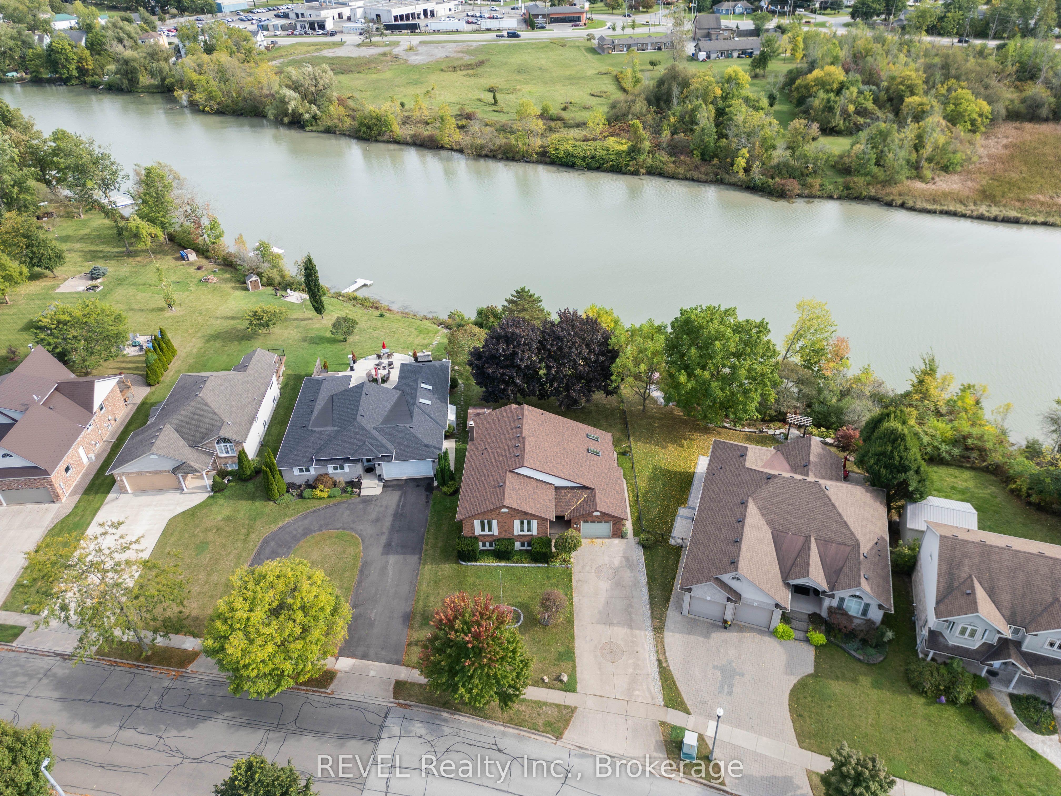 Photo 2 of 126 Colbeck Drive, Welland, Coyle Creek — HOMEH