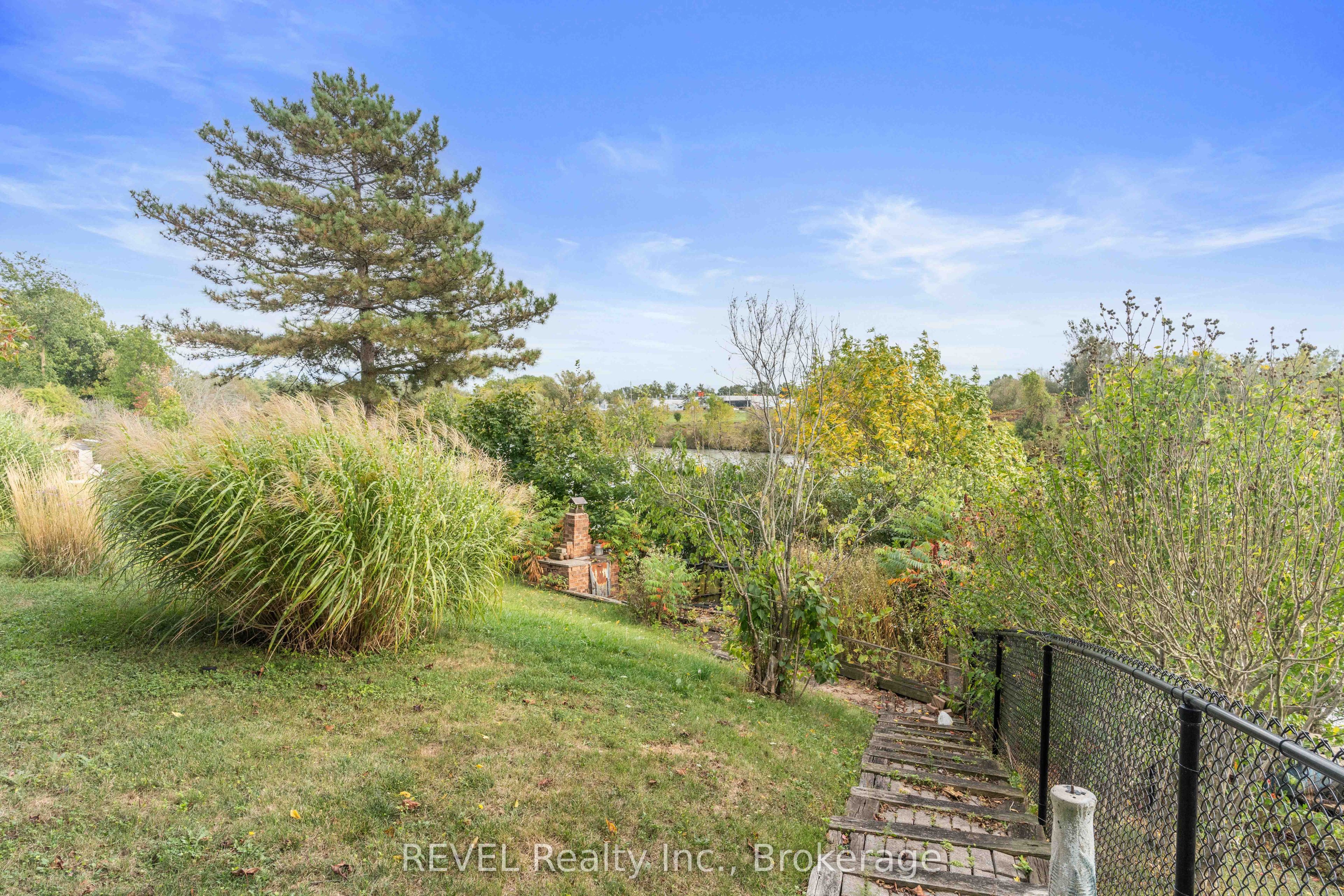 Photo 64 of 126 Colbeck Drive, Welland, Coyle Creek — HOMEH