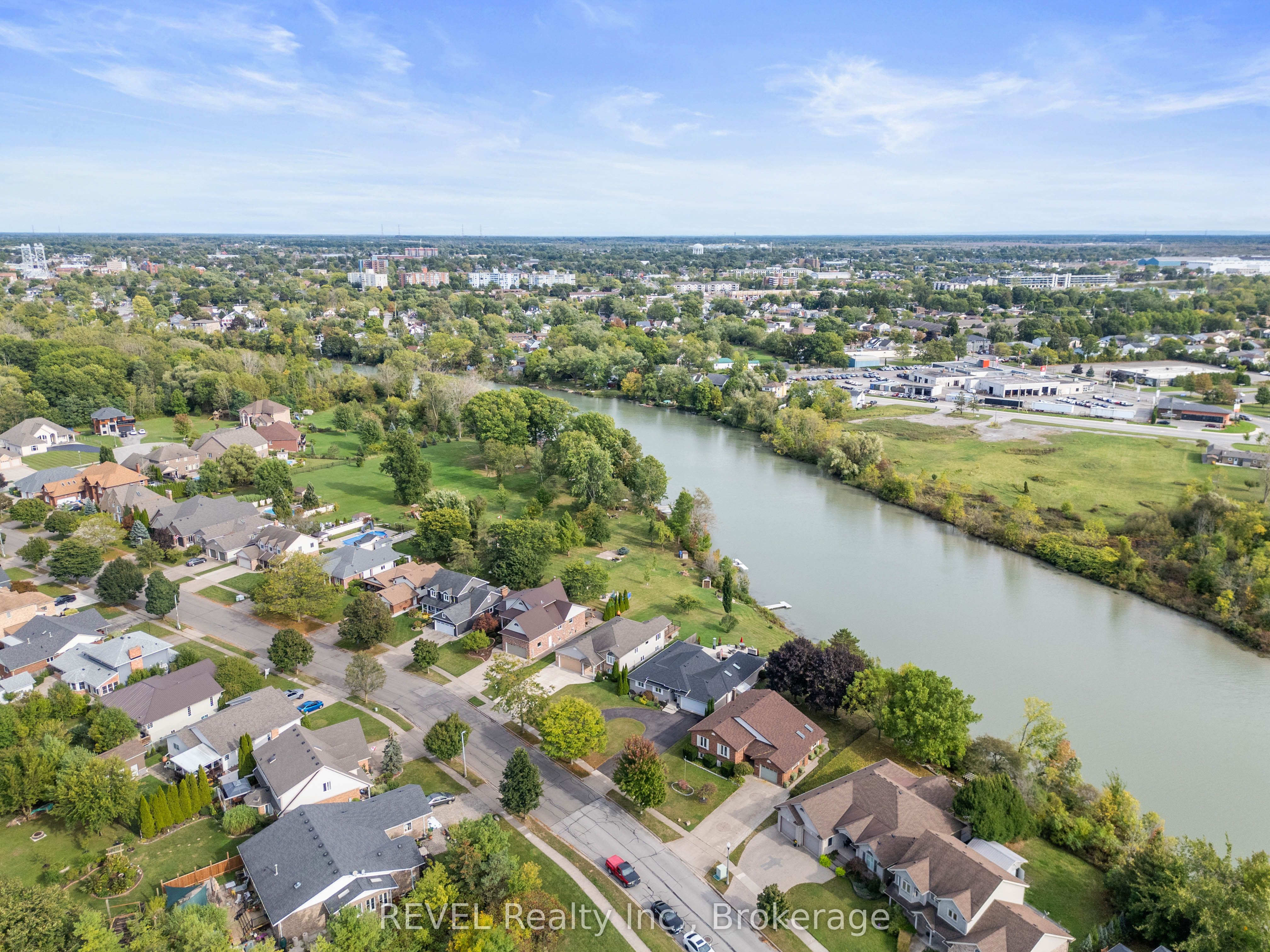 Photo 62 of 126 Colbeck Drive, Welland, Coyle Creek — HOMEH